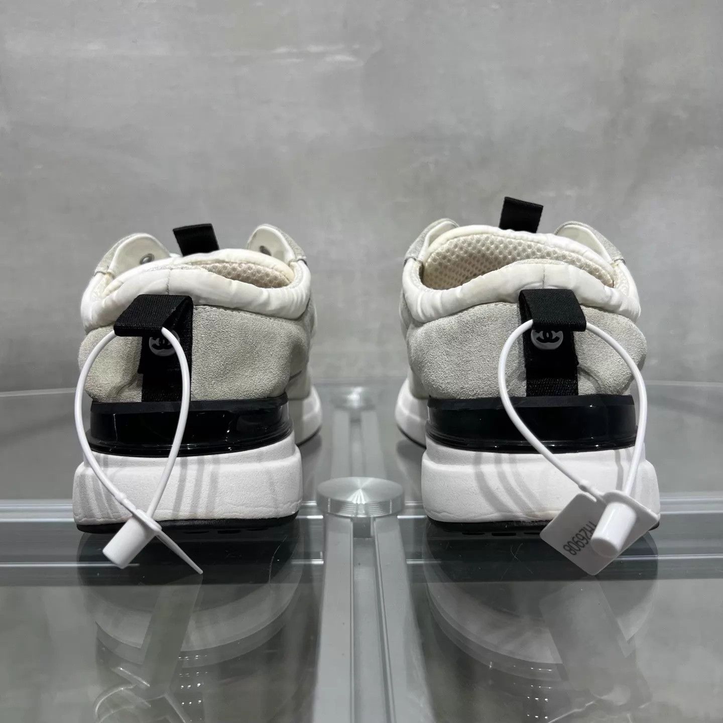 Chanel Chanel White CC Logo Sneakers EUR 38 YH26907 Size US 7.5 / IT 37.5 - 6 Thumbnail