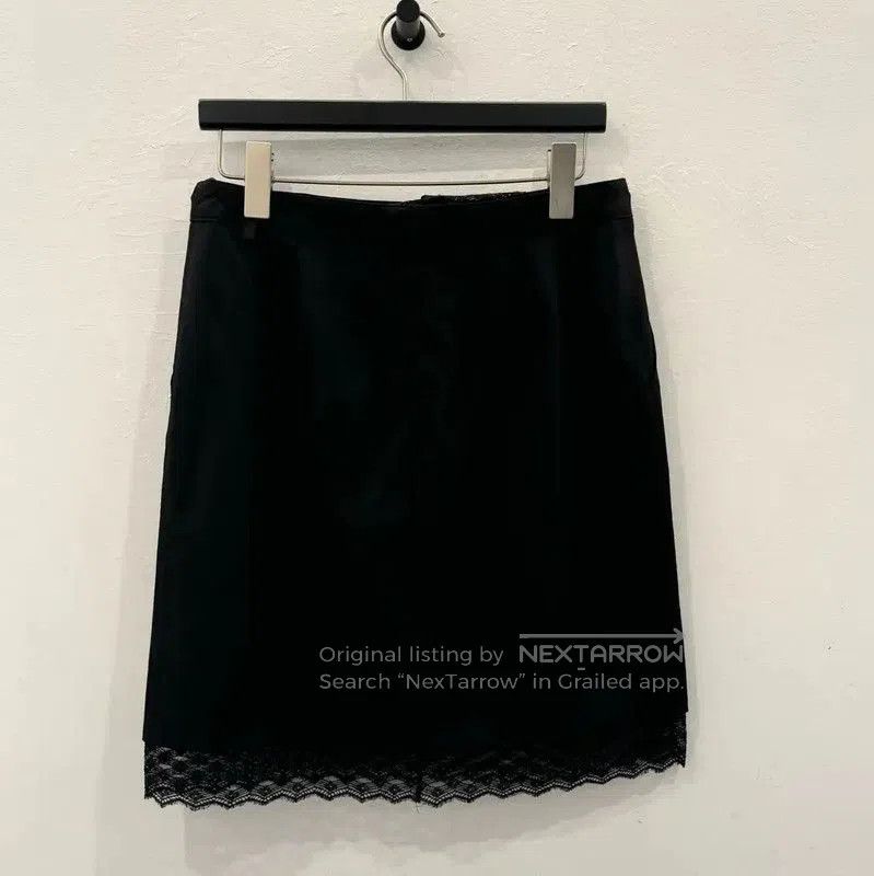 Chanel Chanel Black Wool Skirt with Lace Hem . Size 23" - 2 Thumbnail