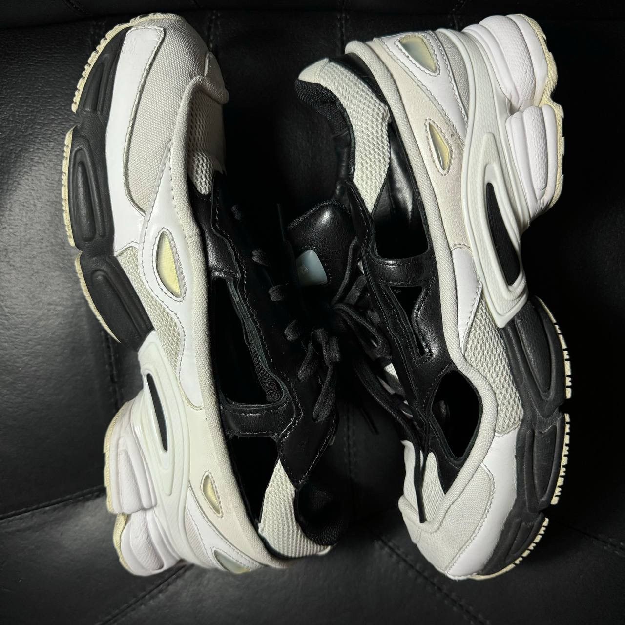 Adidas × Raf Simons 8us Adidas Raf Simons Ozweego Replicant white black sneakers Size US 8 / EU 41 - 5 Thumbnail
