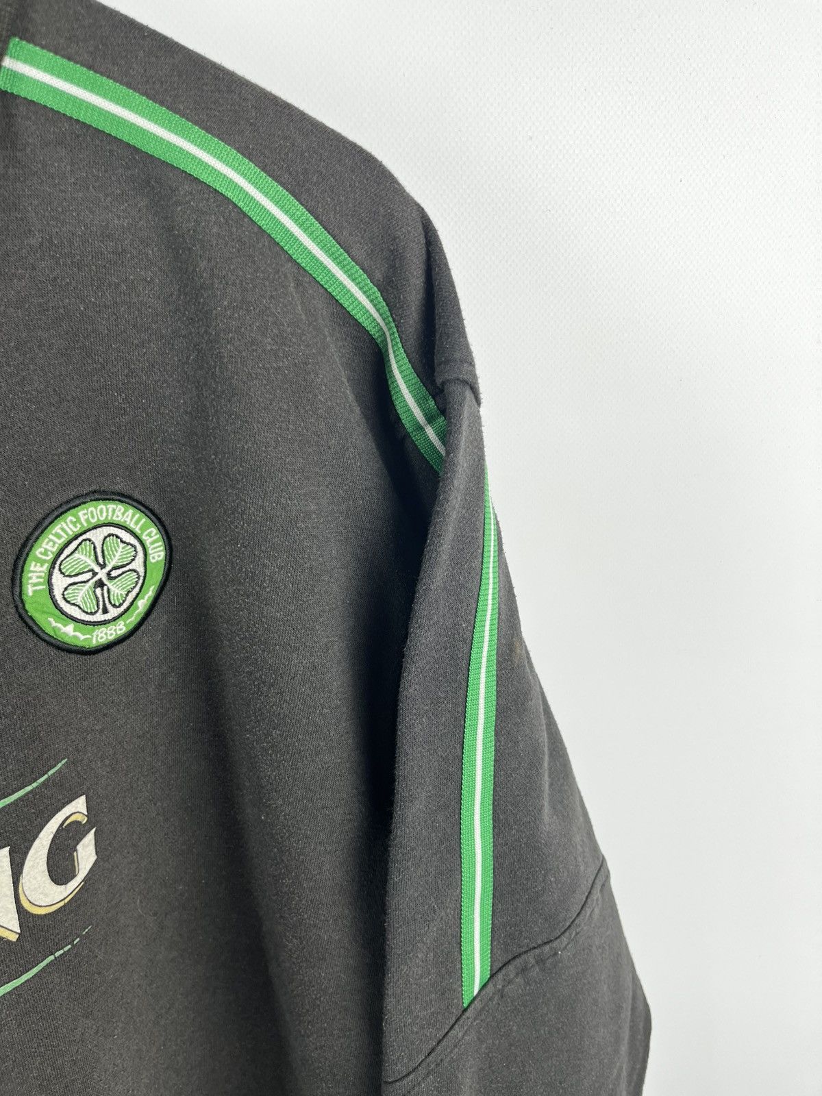 Umbro CELTIC 2004 FOOTBALL SOCCER SWEATSHIRT UMBRO sz M MEN BLACK Size US XL / EU 56 / 4 - 9 Thumbnail