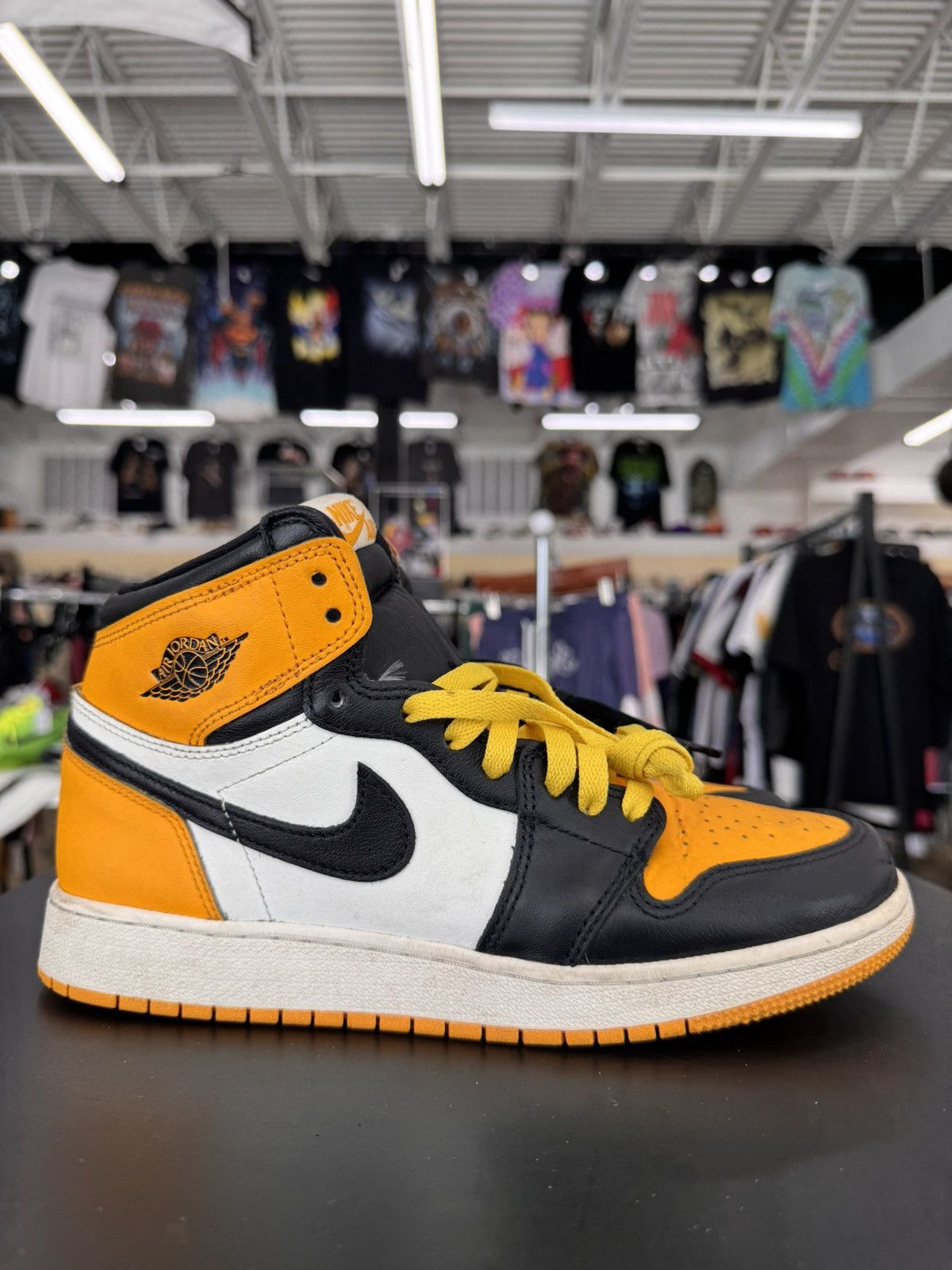 Jordan Brand × Nike Air Jordan 1 Retro High OG Yellow Toe Sz.7Y (2022) Size US 7 / EU 40 - 6 Thumbnail