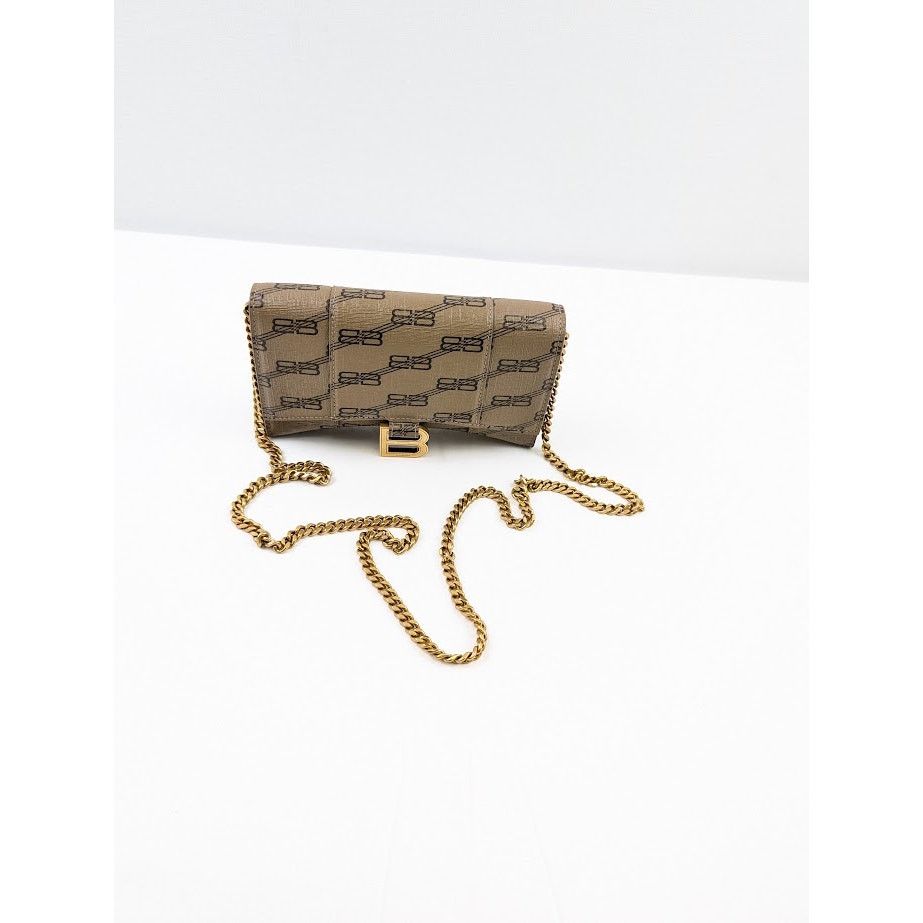 Balenciaga o1rshd1 Size: OS / BB Monogram Chain Shoulder Bag in Tan Size ONE SIZE - 1 Thumbnail