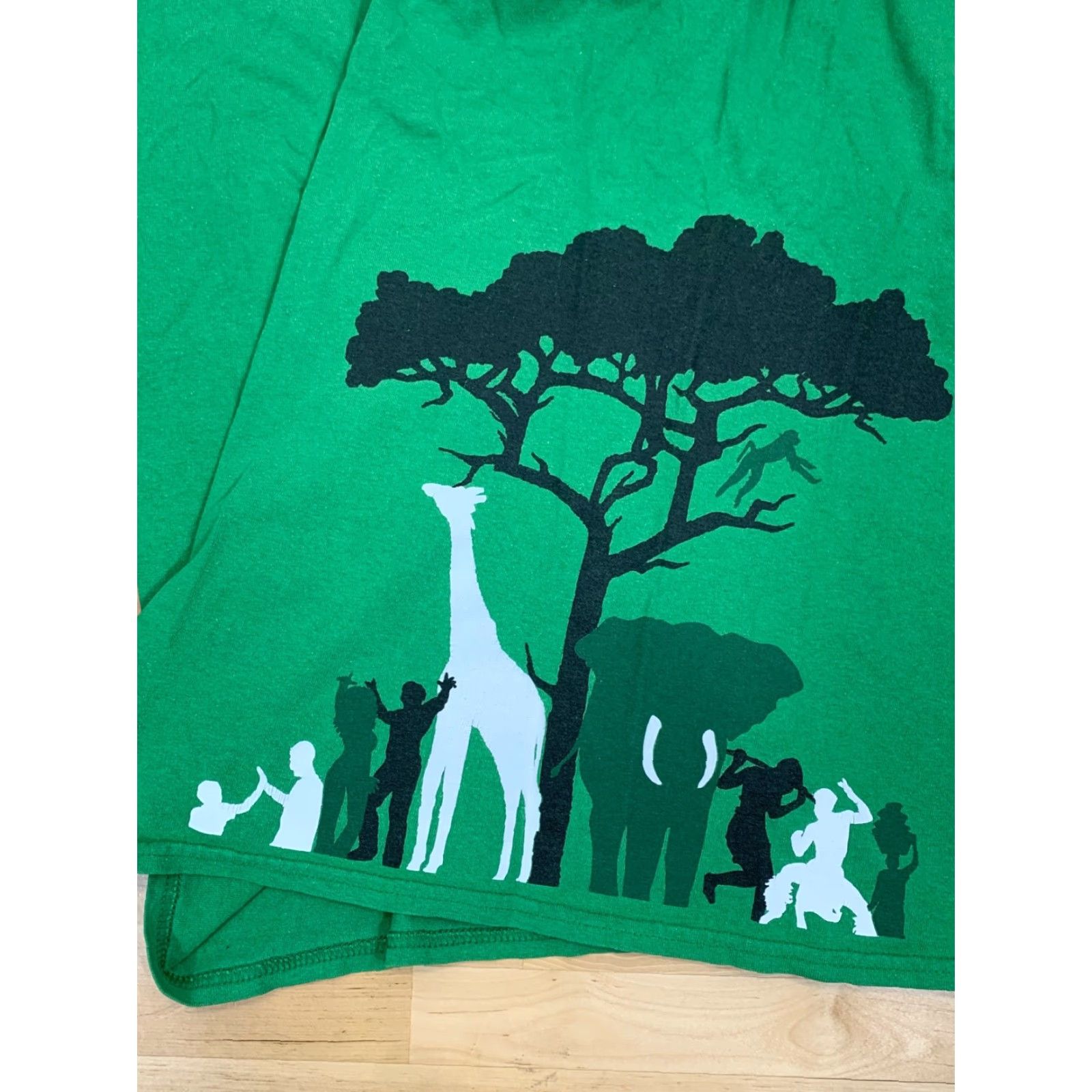Gildan Gildan Shirt | T-Shirt | Green | Size L | Short Sleeve | Crew Neck | Cotton | Logo | Regular Fit | Animals Safari Theme | Men Size US L / EU 52-54 / 3 - 2 Thumbnail