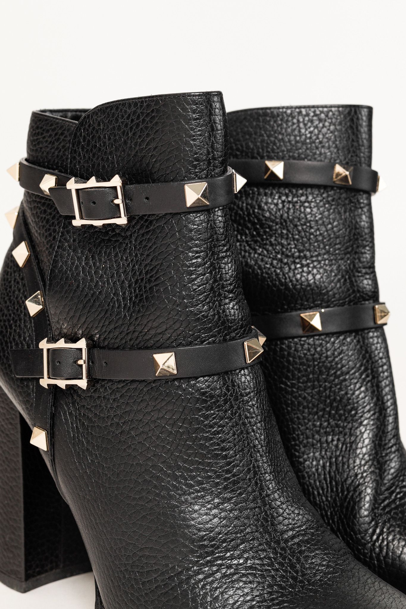 Valentino Valentino Garavani Rockstud Pebbled Leather Ankle Boots Size US 9 / IT 39 - 7 Thumbnail