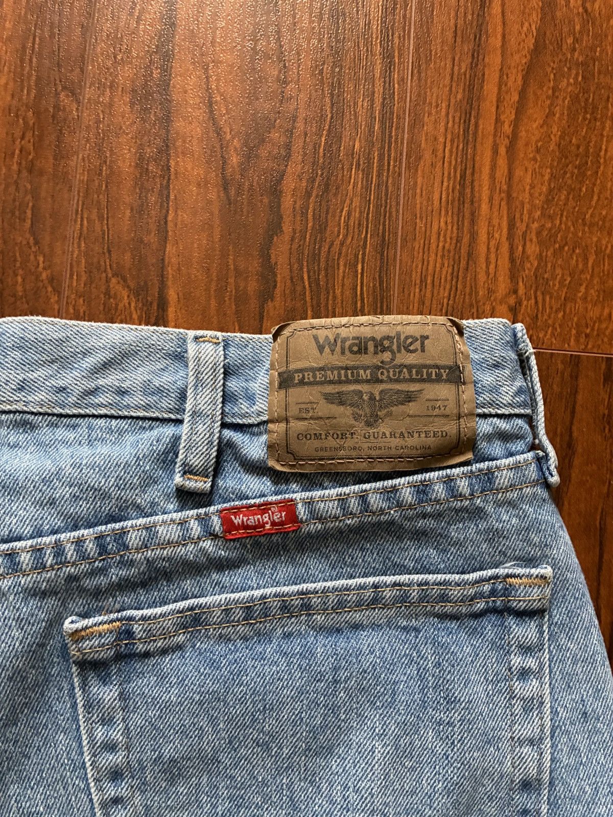Wrangler Wrangler Relaxed Fit Denim Shorts Light Wash. Size 38 Size US 38 / EU 54 - 3 Thumbnail