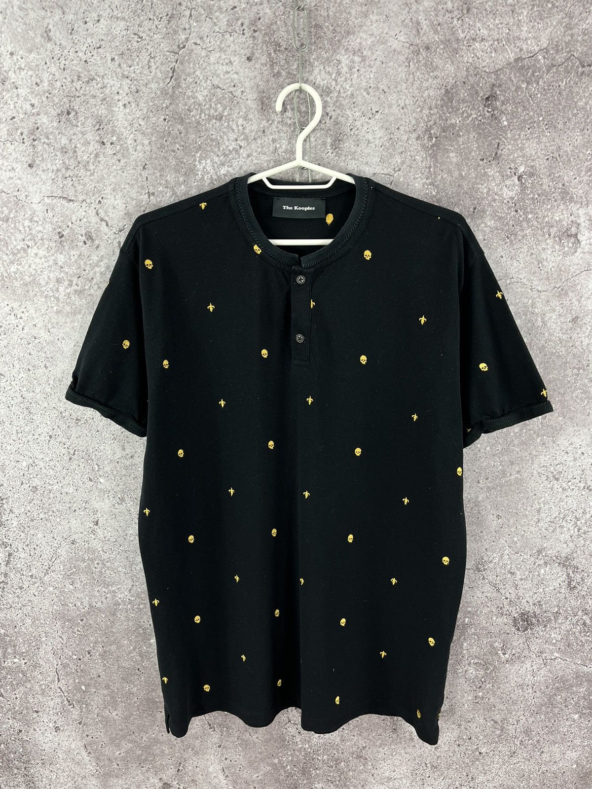 Designer × The Kooples The Kooples T-Shirt 2Button Round Neck Style Black Size L Size US L / EU 52-54 / 3 - 1 Thumbnail
