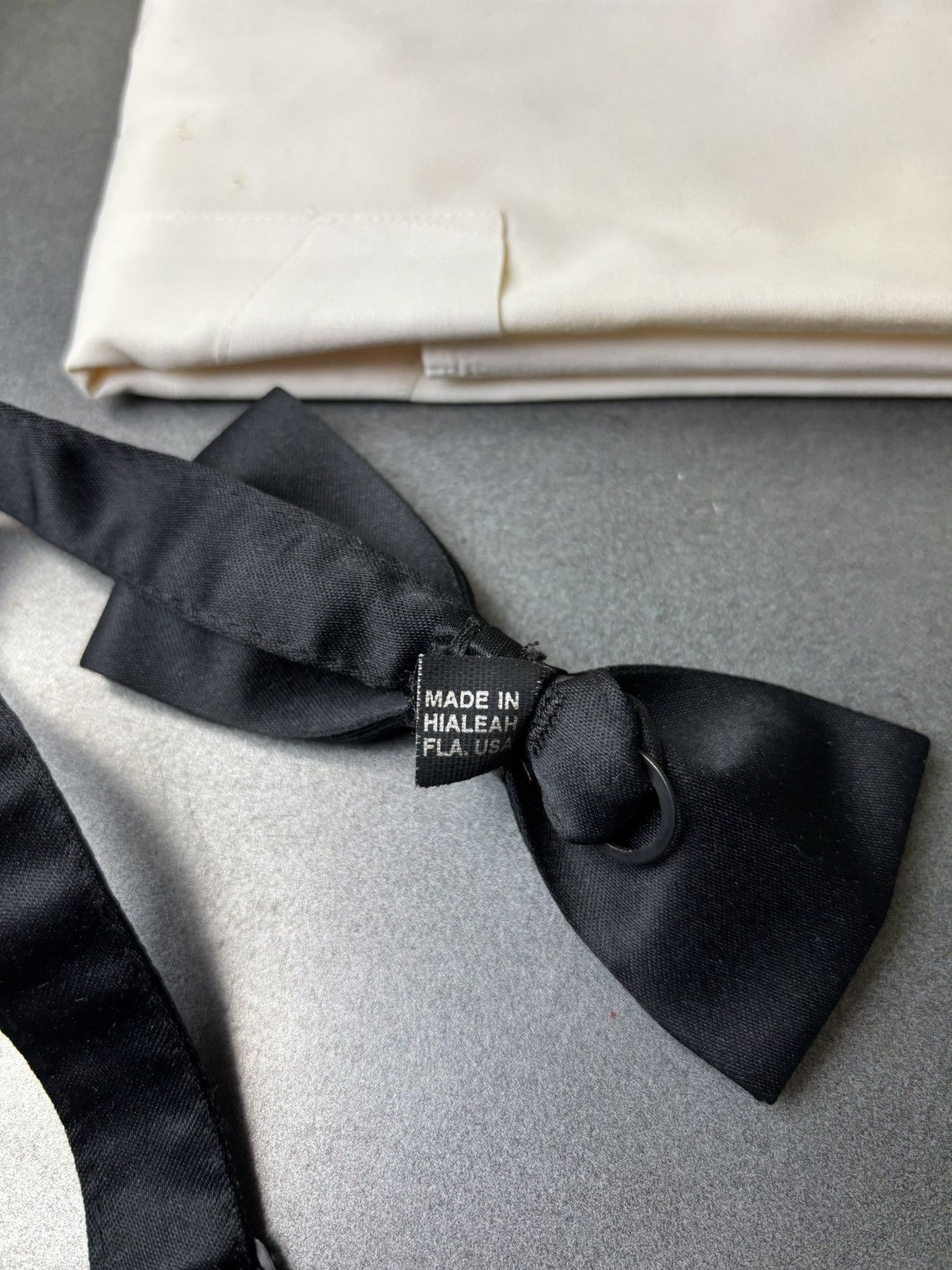Vintage 1980s Pre-Tied Bow Tie Vintage Bowtie Neck Tie Made in USA Size ONE SIZE - 3 Thumbnail