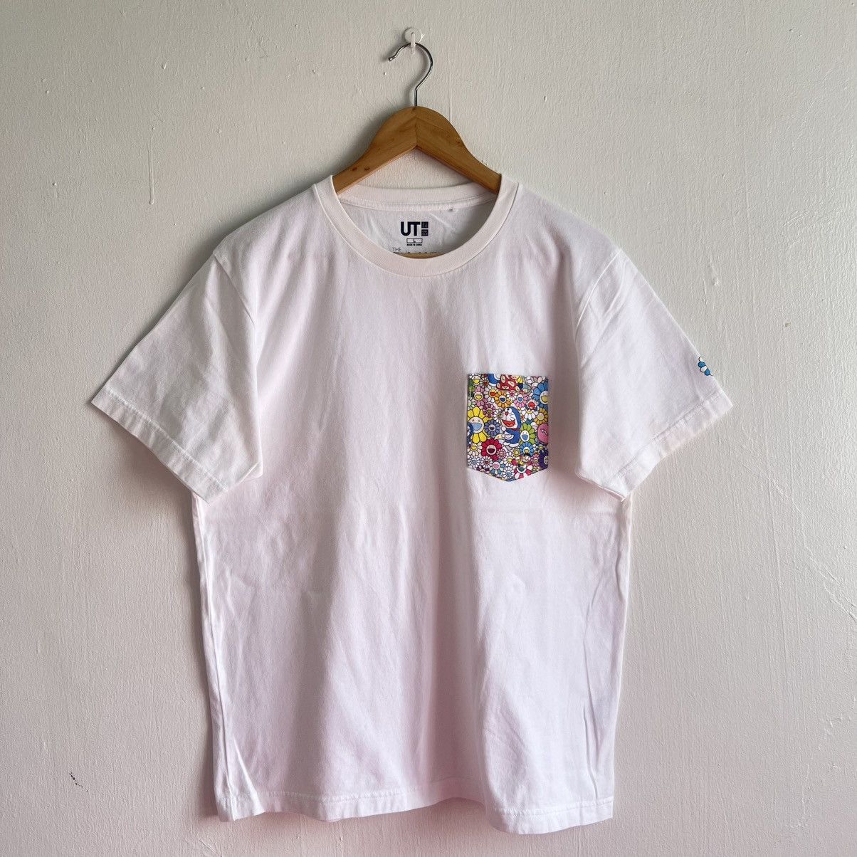 TAKASHI MURAKAMI X UNIQLO TEE
