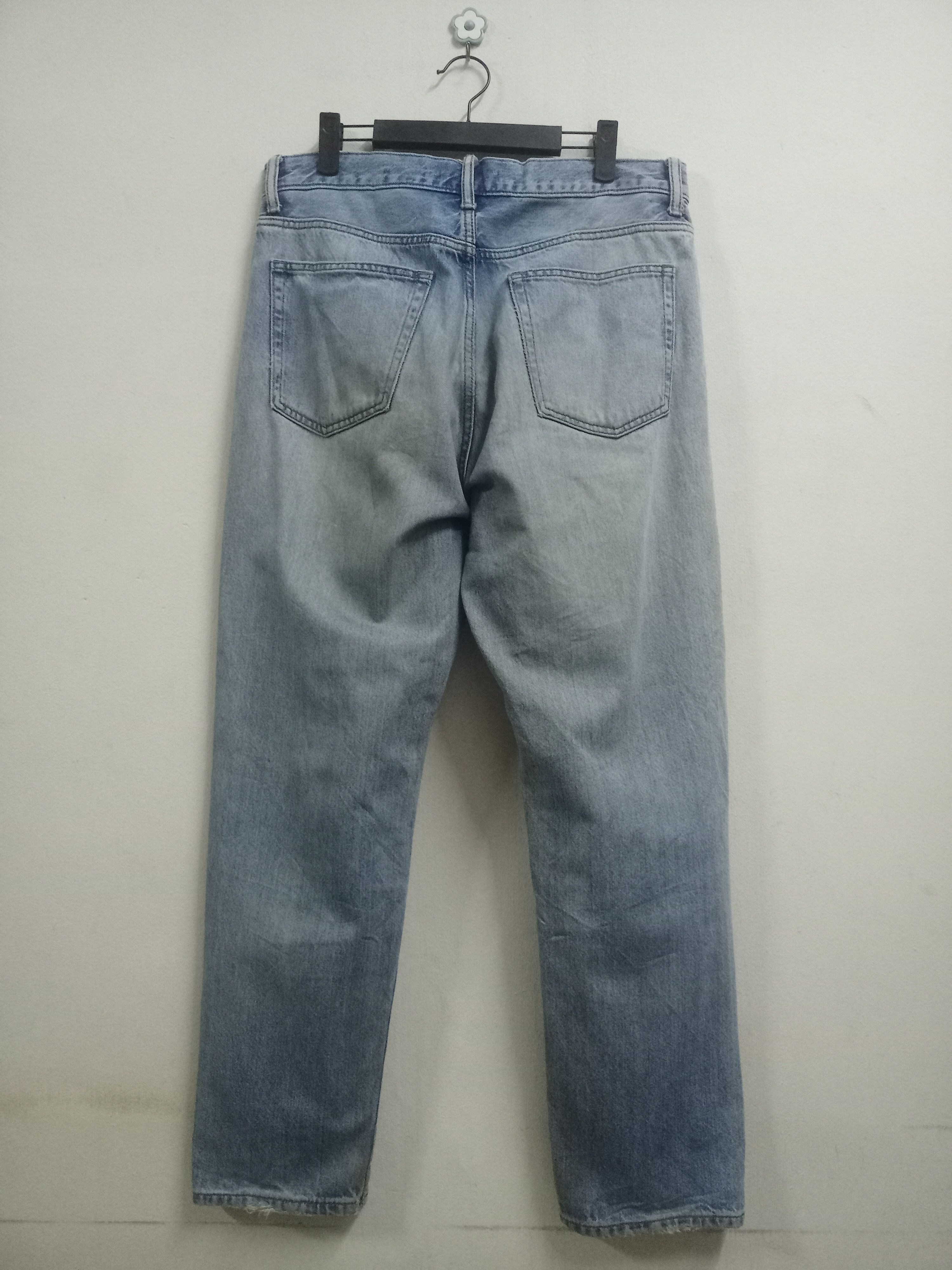 Uniqlo Vintage Japanese Uniqlo Blue Wash Distressed Loose Jeans Size US 34 / EU 50 - 2 Thumbnail