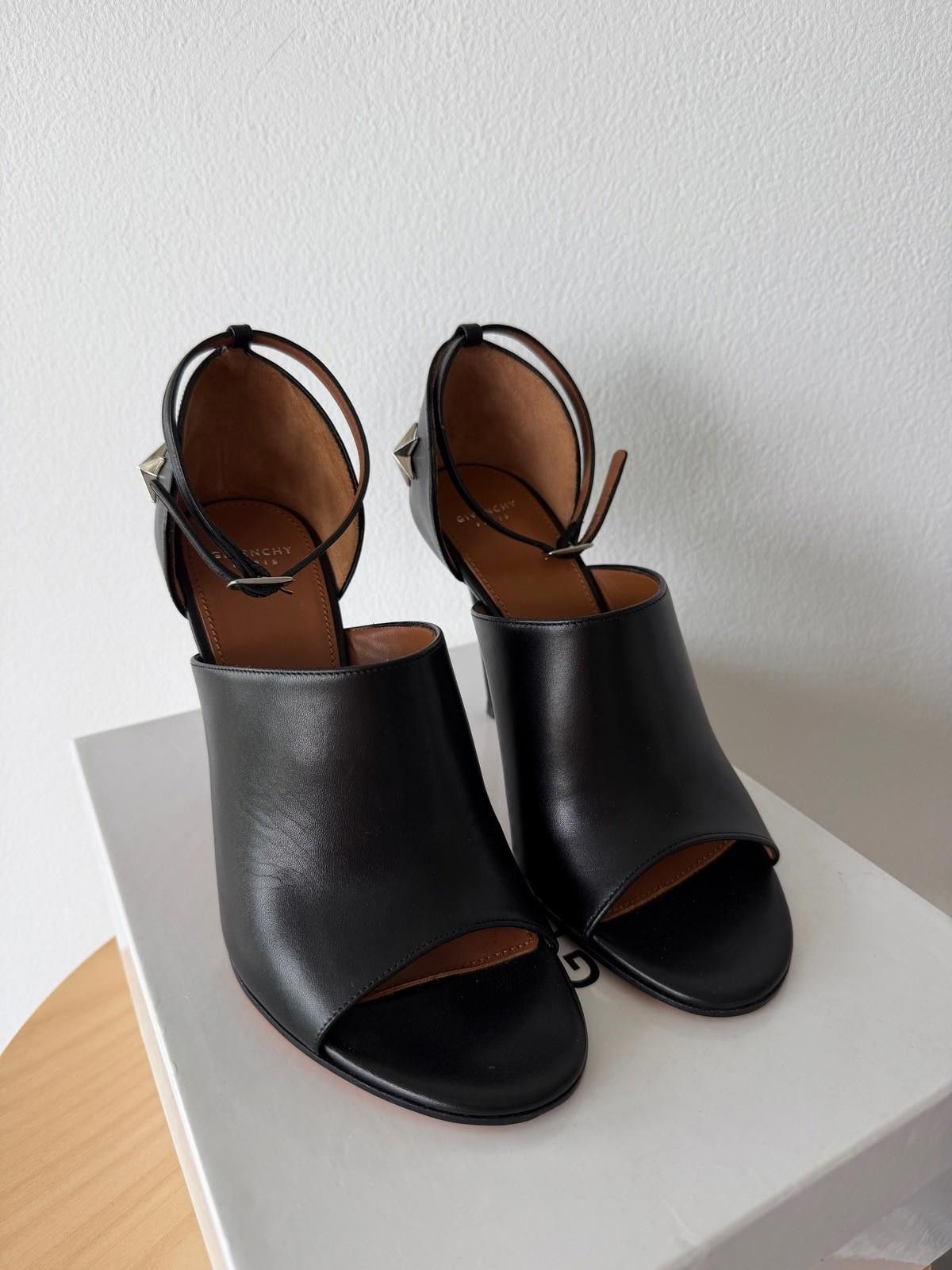 Givenchy new Givenchy womens stars sandals 10 heels shoes black 36.5 Size US 5.5 / IT 35.5 - 5 Thumbnail