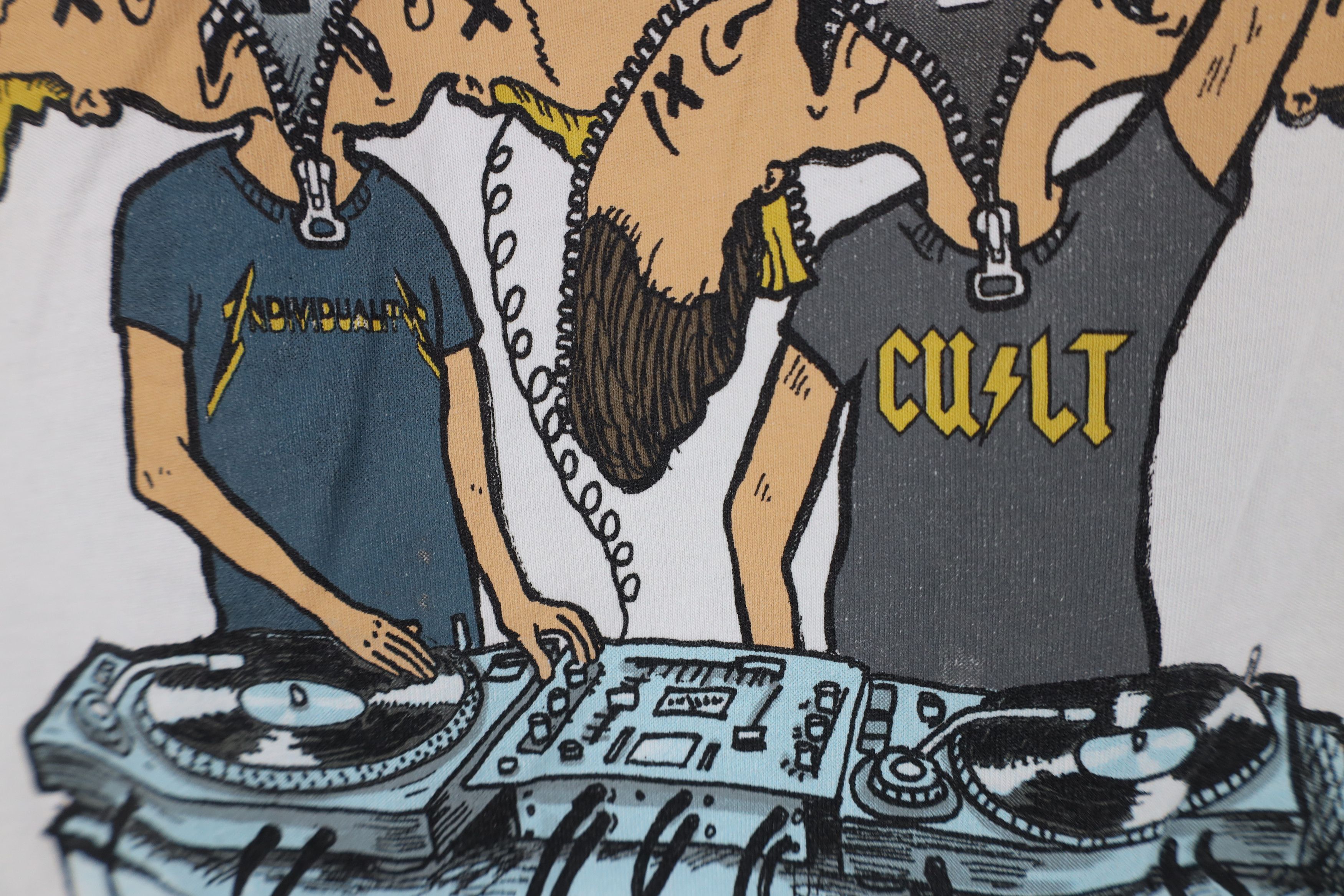 Cult Of Individuality × Vintage Cult of Individuality Beavis & Butthead DJ Sleeve T-Shirt Size US S / EU 44-46 / 1 - 9 Thumbnail