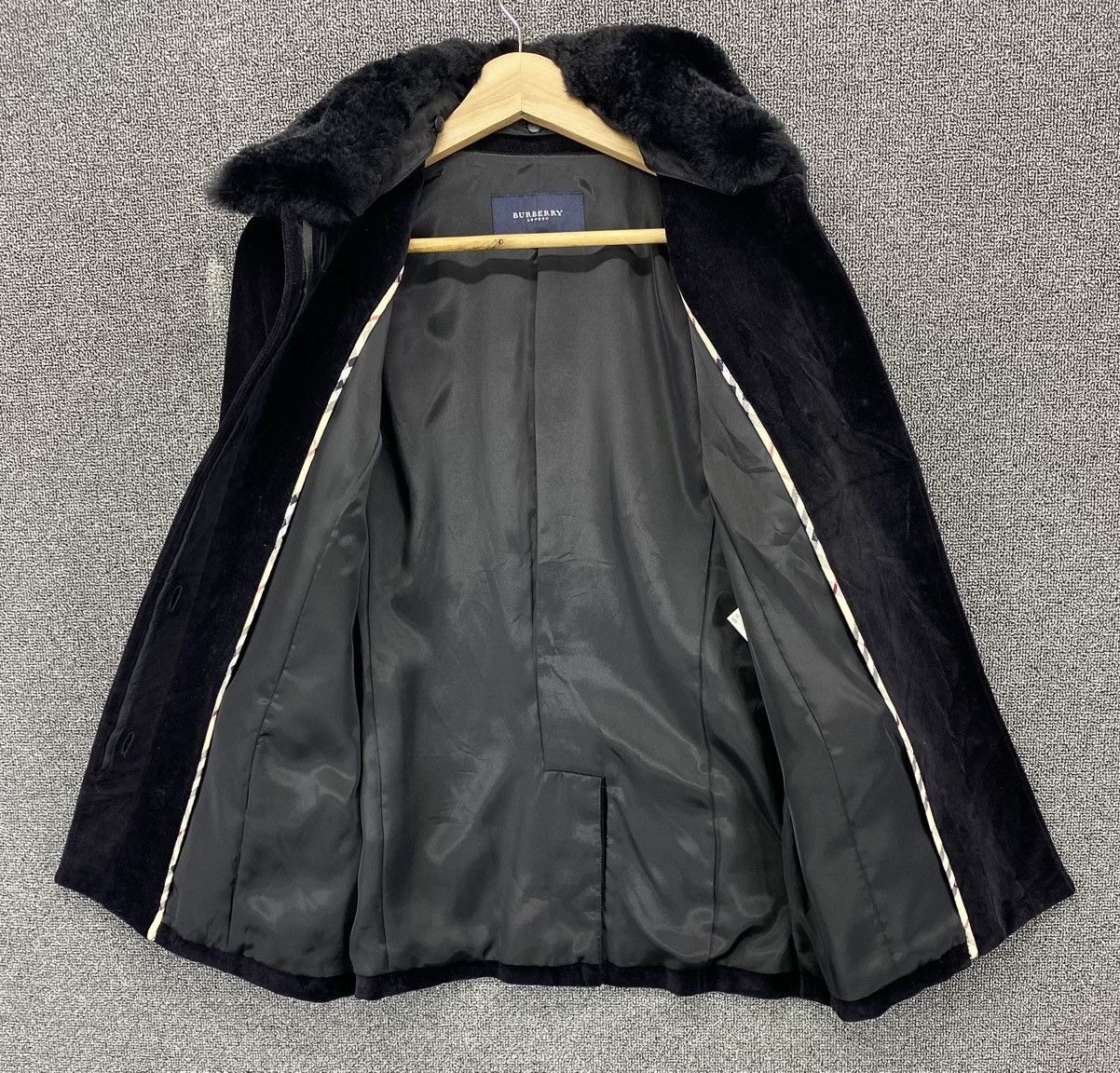 Burberry Vintage Burberry London Faux Fur Hooded Velvet Jacket Size XS / US 0-2 / IT 36-38 - 6 Thumbnail