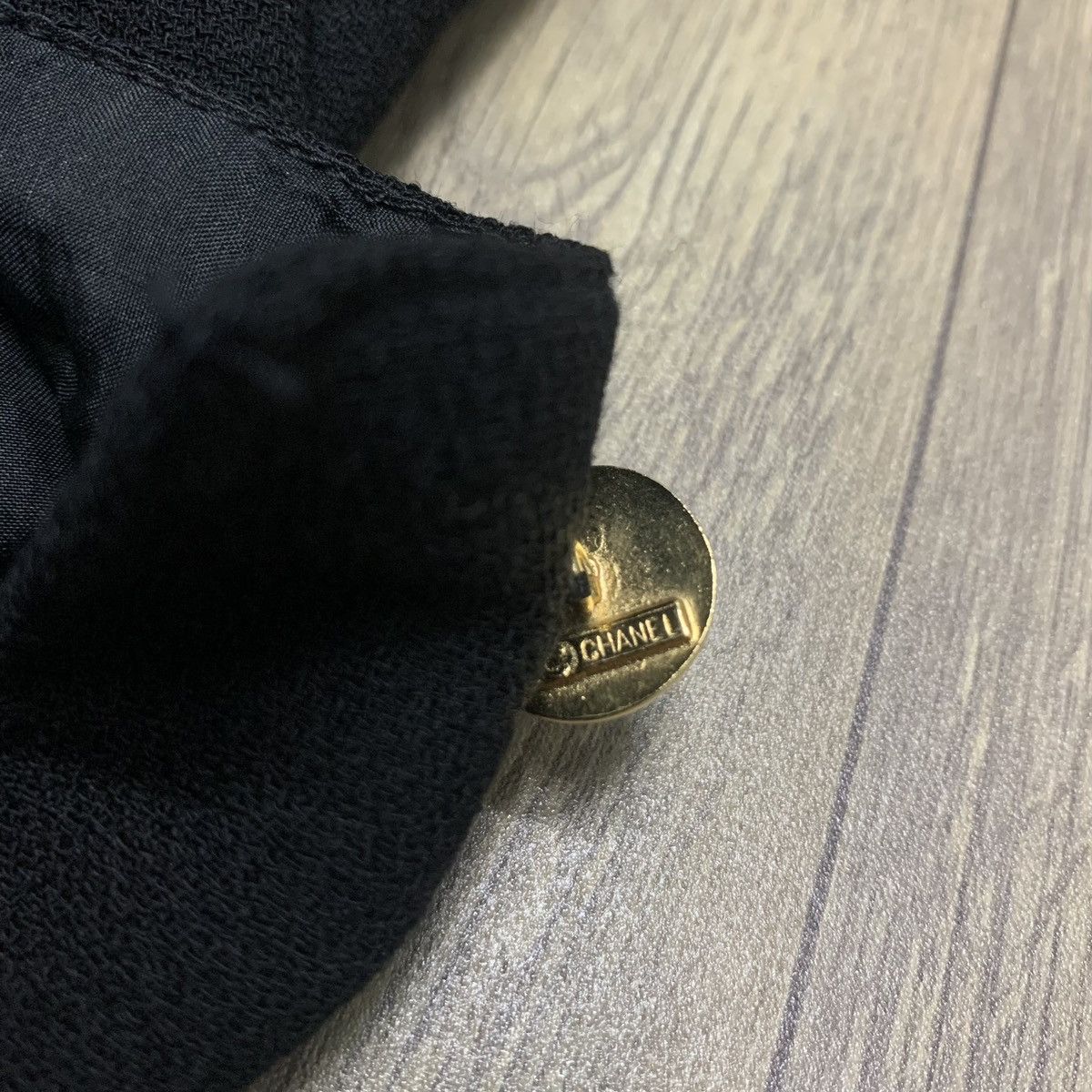 Chanel CHANEL Fall 1988/1989 Gold CC Buttons Bodycon Pencil Skirt Size 25" / US 0 / IT 36 - 4 Thumbnail