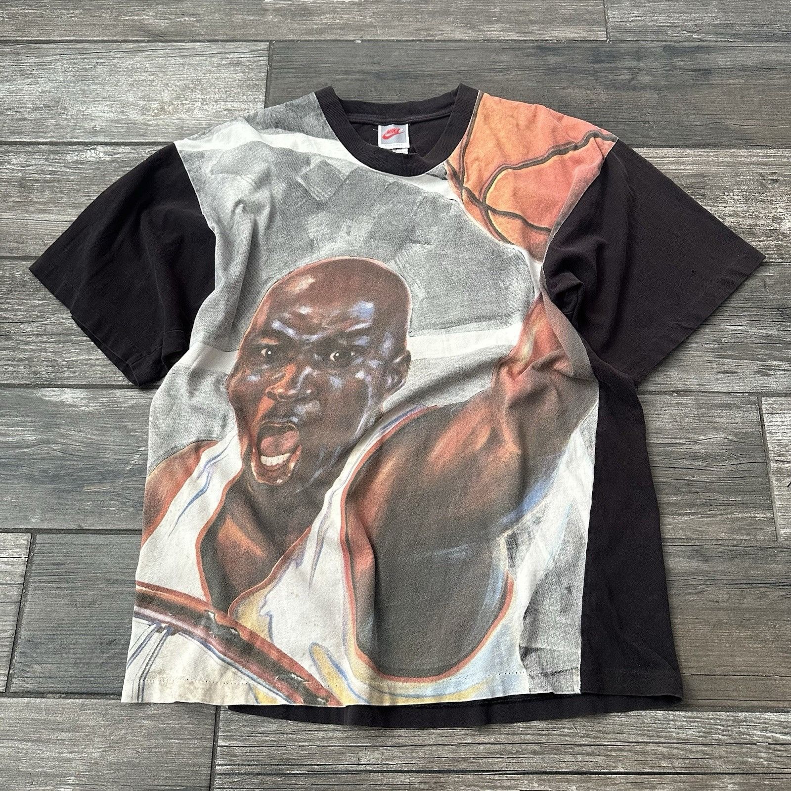 Nike VTG NIKE MICHAEL AIR JORDAN AOP BASKETBALL T-SHIRT DUNK USA Size US L / EU 52-54 / 3 - 1 Thumbnail