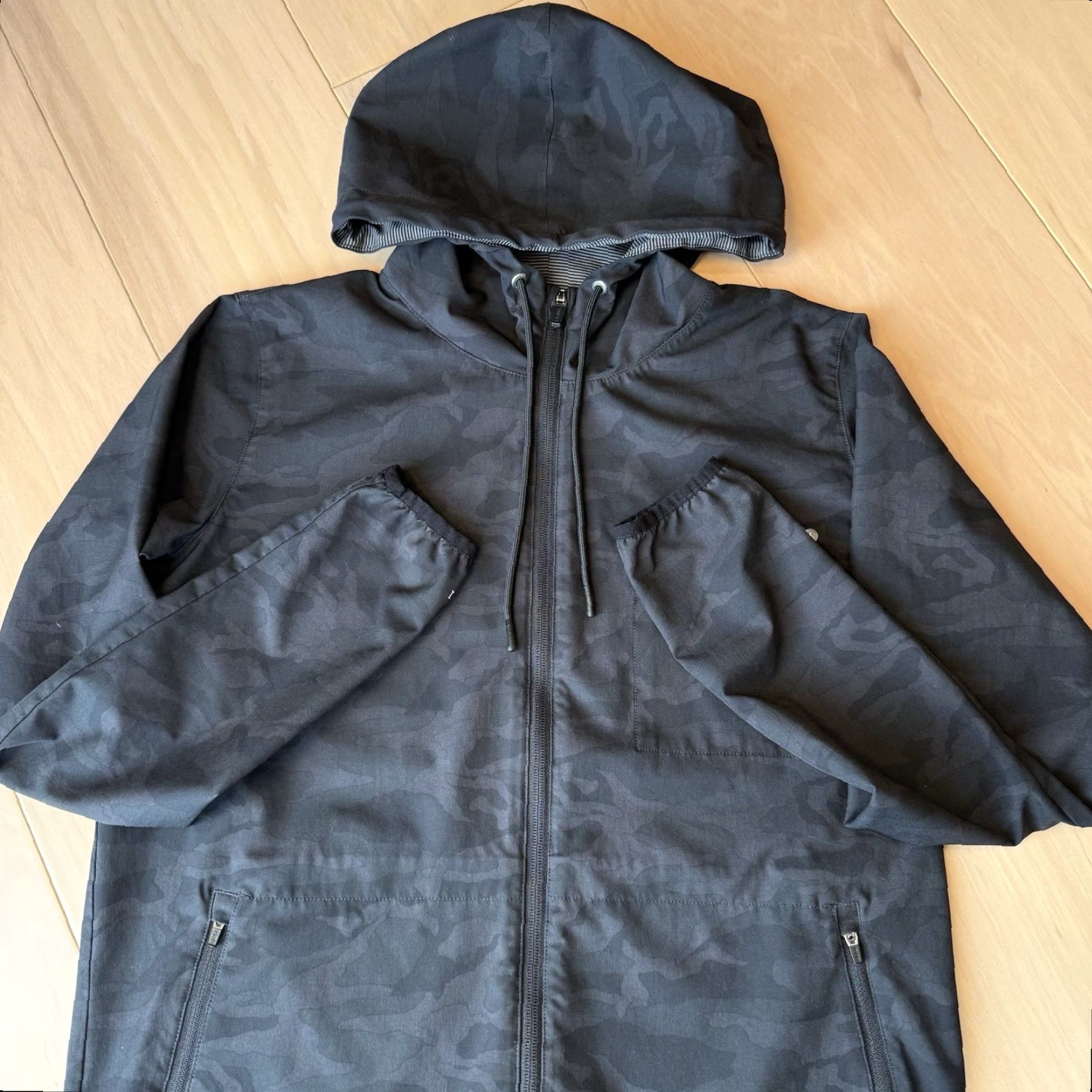 Vuori Vuori Outdoor Trainer Shell S Black Multicolor Camouflage Full Zip Windbreaker Jacket Womens Small Zip Hooded All Seasons Size S / US 4 / IT 40 - 5 Thumbnail