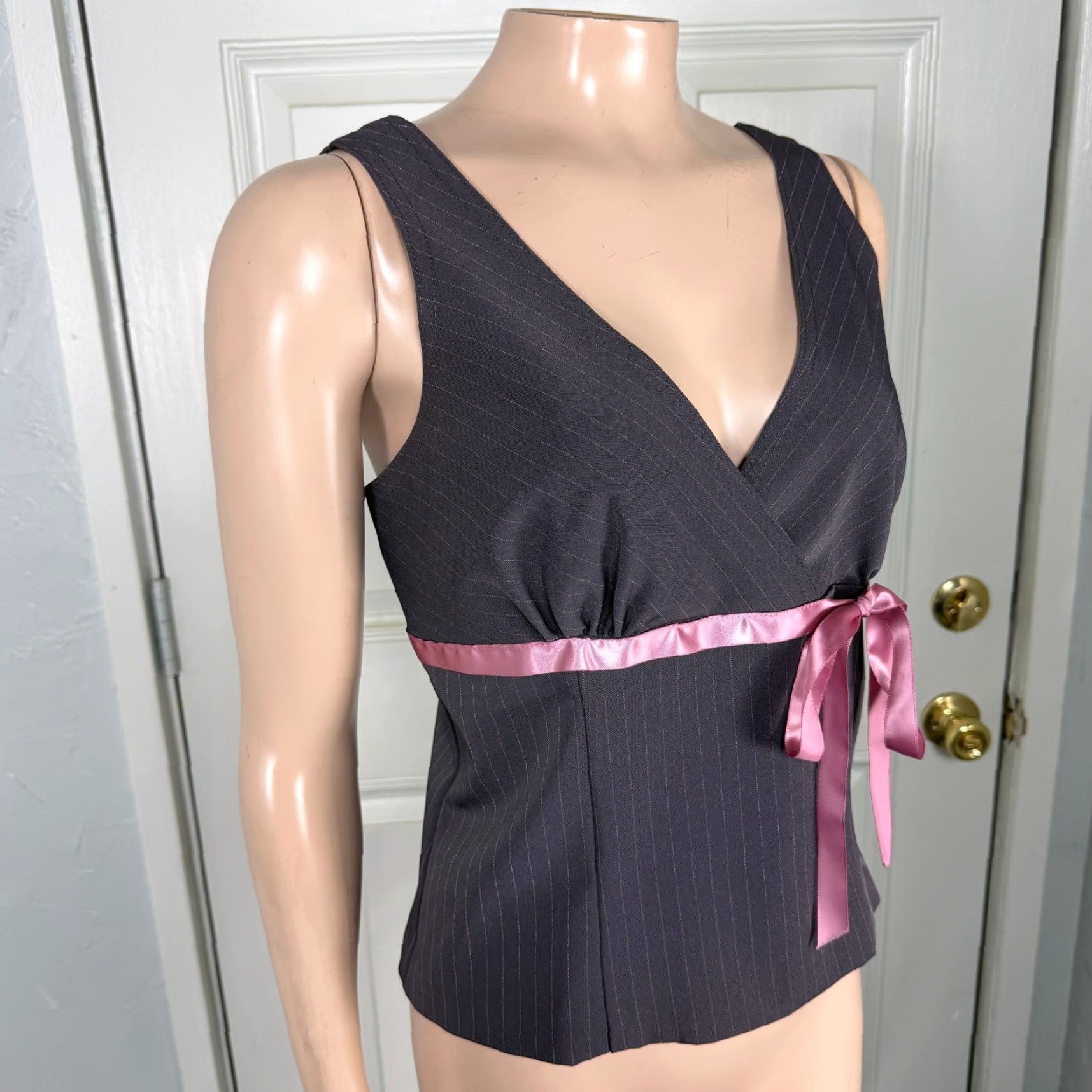 Vintage VINTAGE Breakin’ Loose Tank Shirt Women 8 Gray Knit Striped Bow 90s City Casual Sleeveless Wide Strap Scoop Neck Size M / US 6-8 / IT 42-44 - 4 Thumbnail