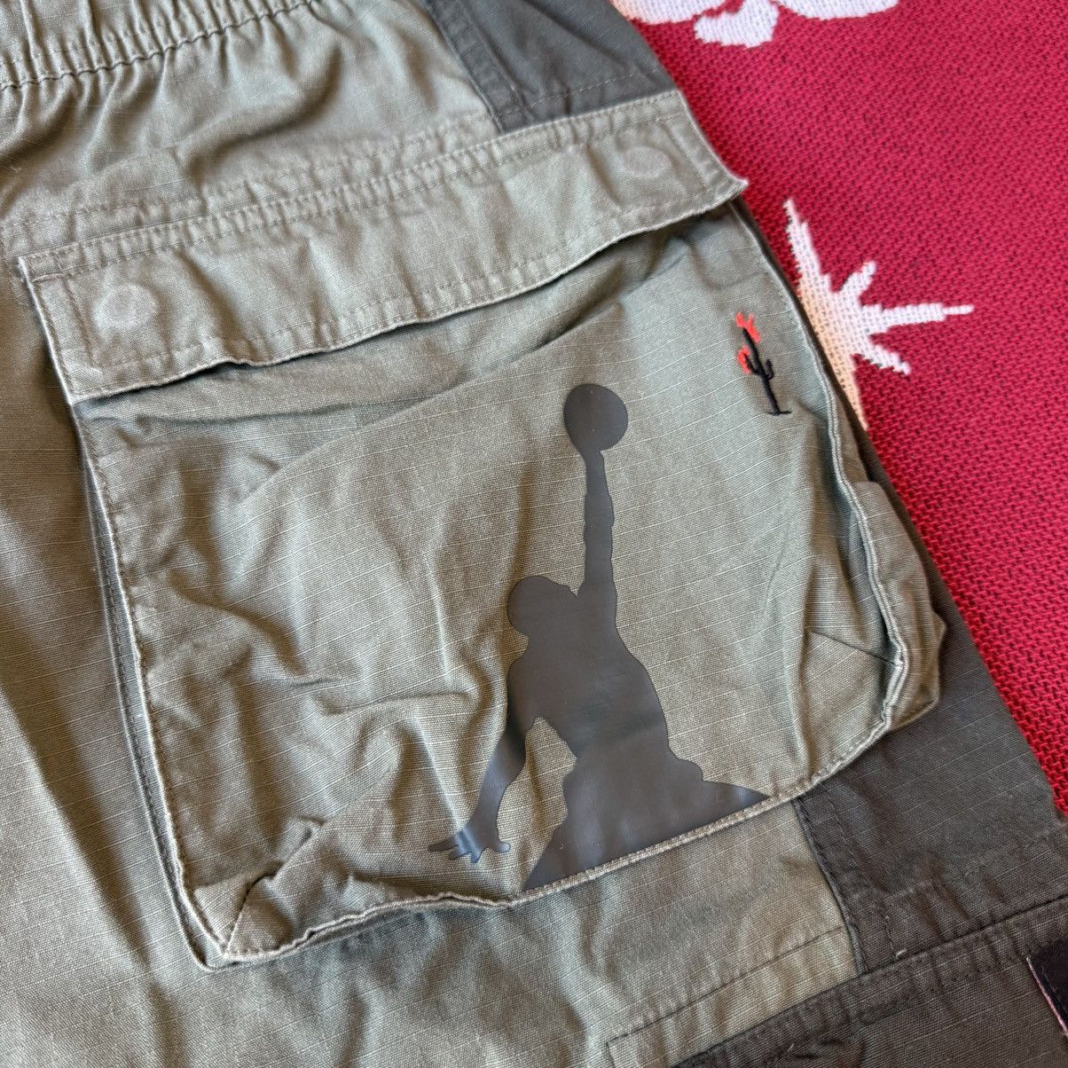 Jordan Brand × Travis Scott Travis Scott Cactus Jack x Jordan Cargo Pants Olive Size L Size US 34 / EU 50 - 5 Thumbnail
