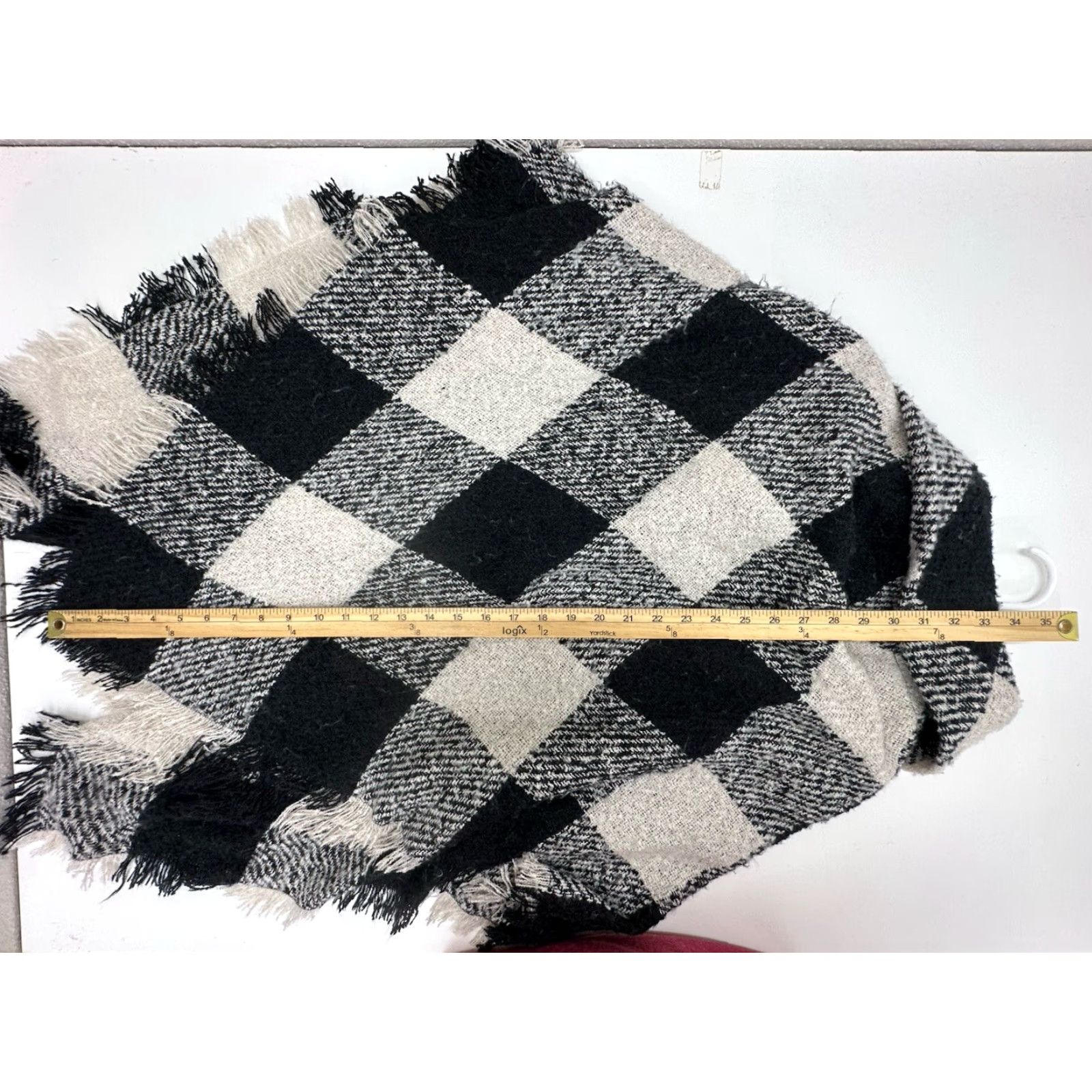 Vintage Altare Womens Shawl Ponch One Size Plaid Black White Fringe Open Buckle Knit-Style Sleeveless Bohemian Fashion Shrug Size ONE SIZE - 7 Thumbnail