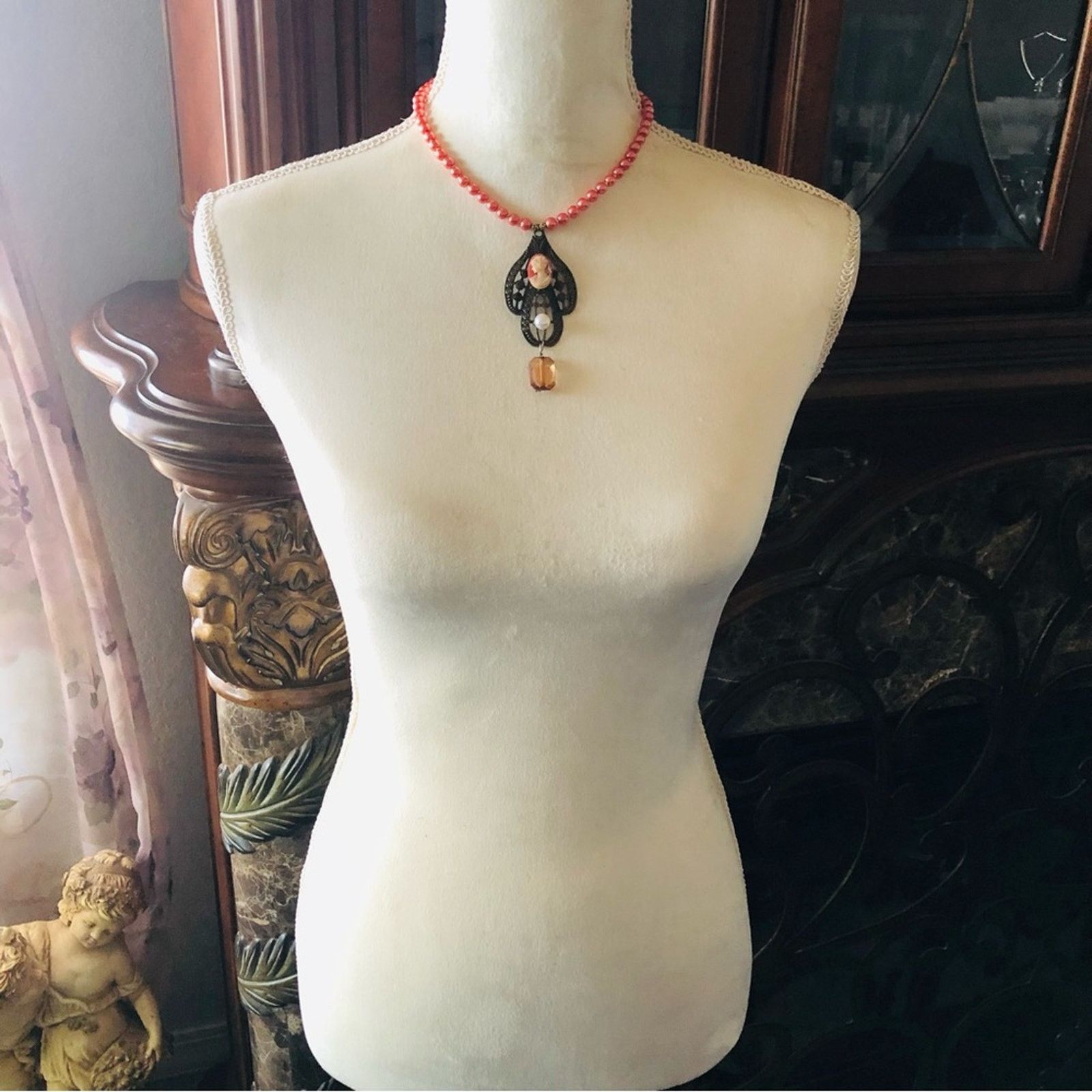 Handmade Handcrafted repurpose elegant lady cameo Pearl necklace Size ONE SIZE - 6 Thumbnail