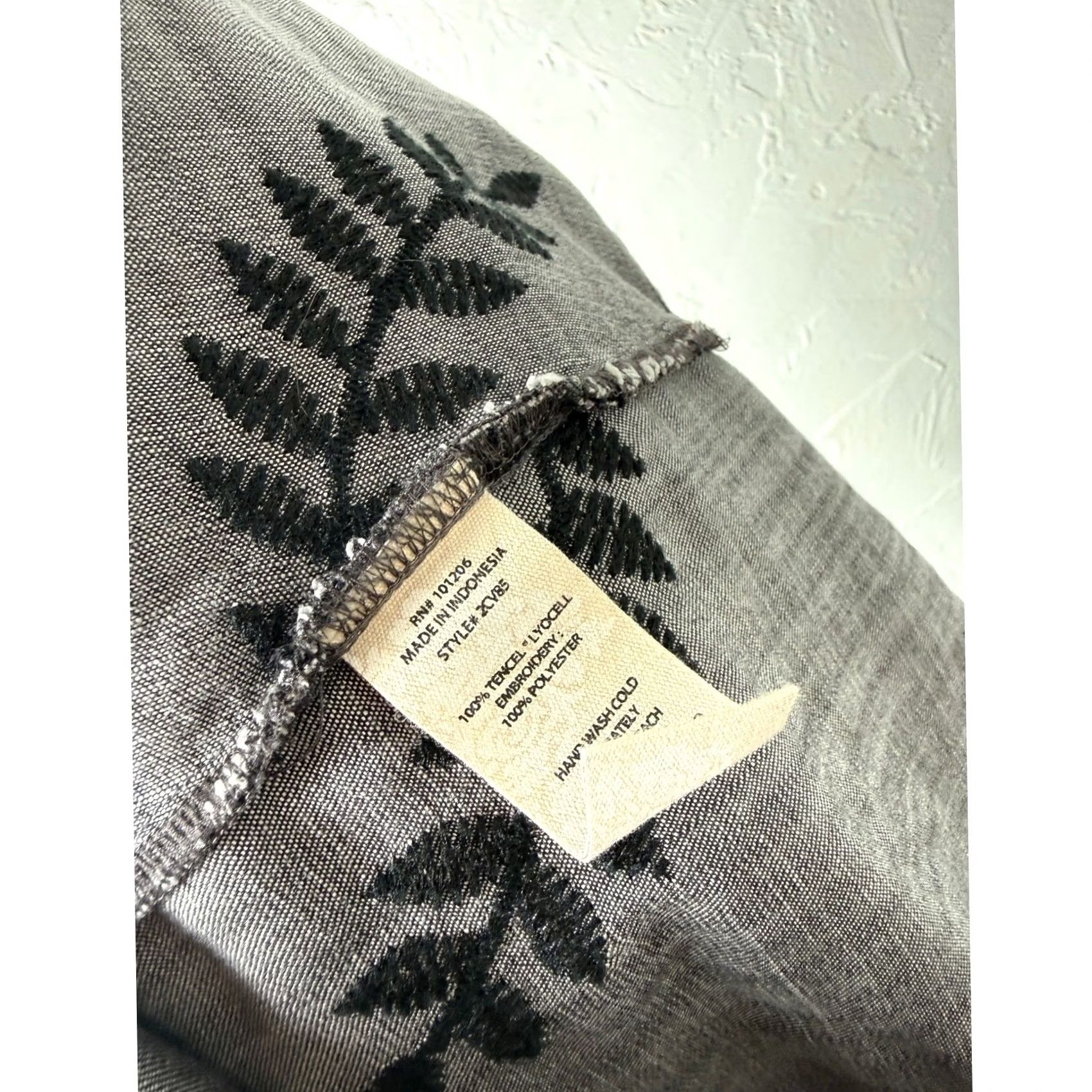 Soft Surroundings Soft Surroundings Shirt Floral Embroidered Tencel Button-Up Gray L Women’s Casual Bohemian Vintage? Size L / US 10 / IT 46 - 7 Thumbnail