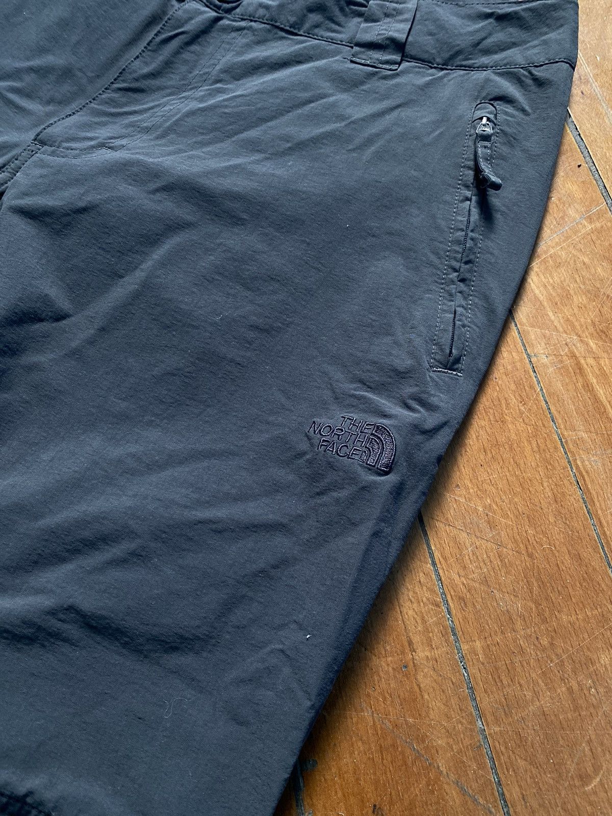 The North Face × Vintage The North Face Vintage Women’s Cargo Transformers Pants Size 30" / US 8 / IT 44 - 4 Thumbnail