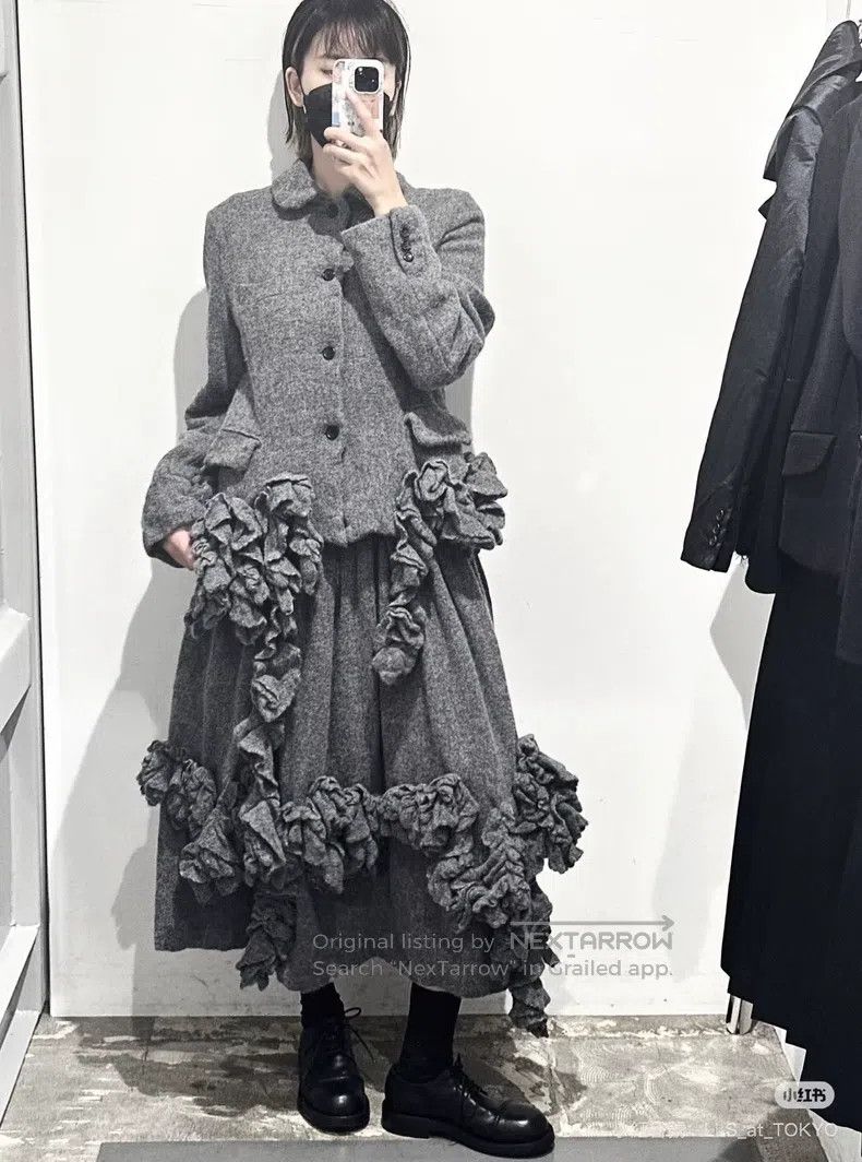 Comme Des Garcons size XS Gray boucle rose skirt
