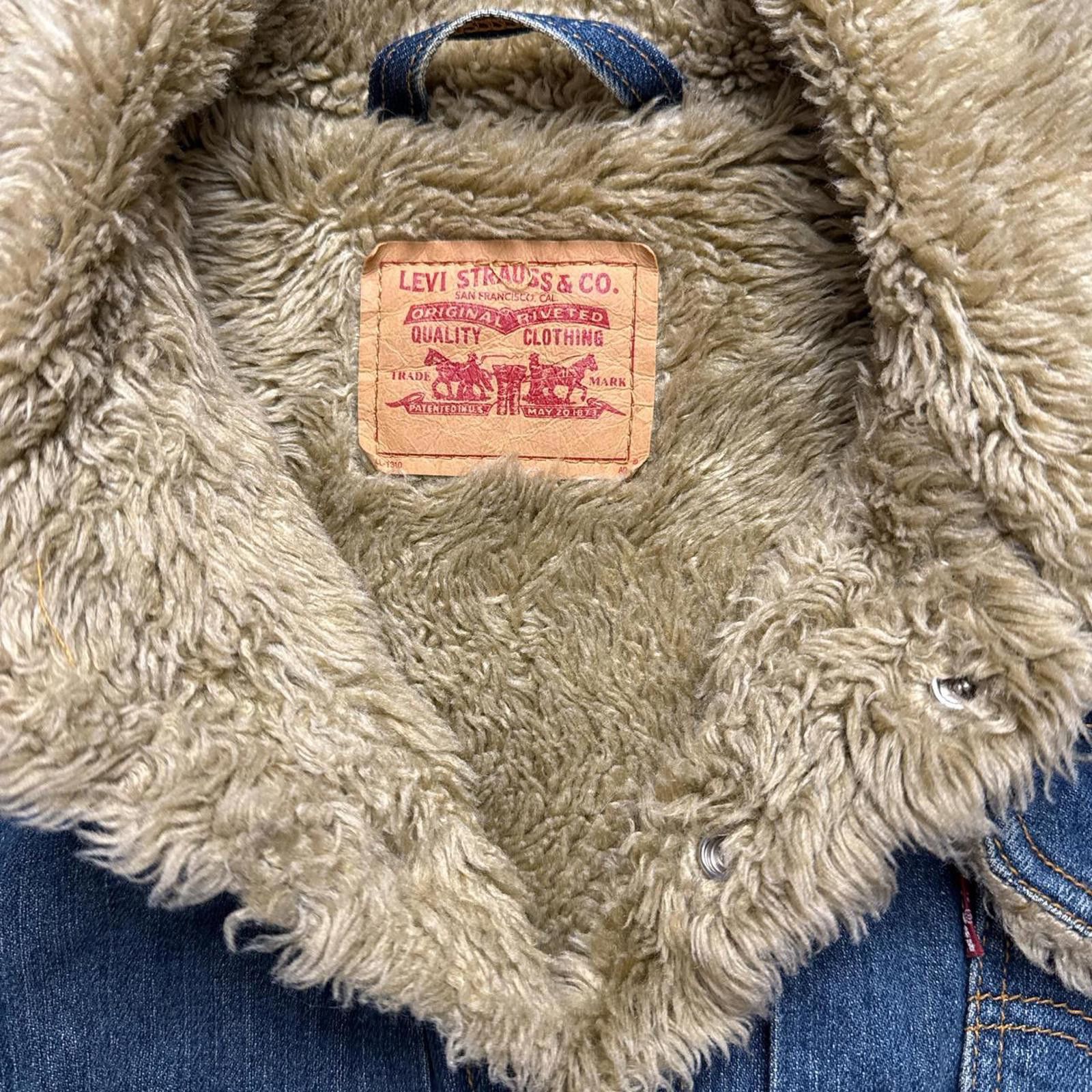 Levi's y2k fur lined levi’s denim jacket womens small Size S / US 4 / IT 40 - 6 Thumbnail