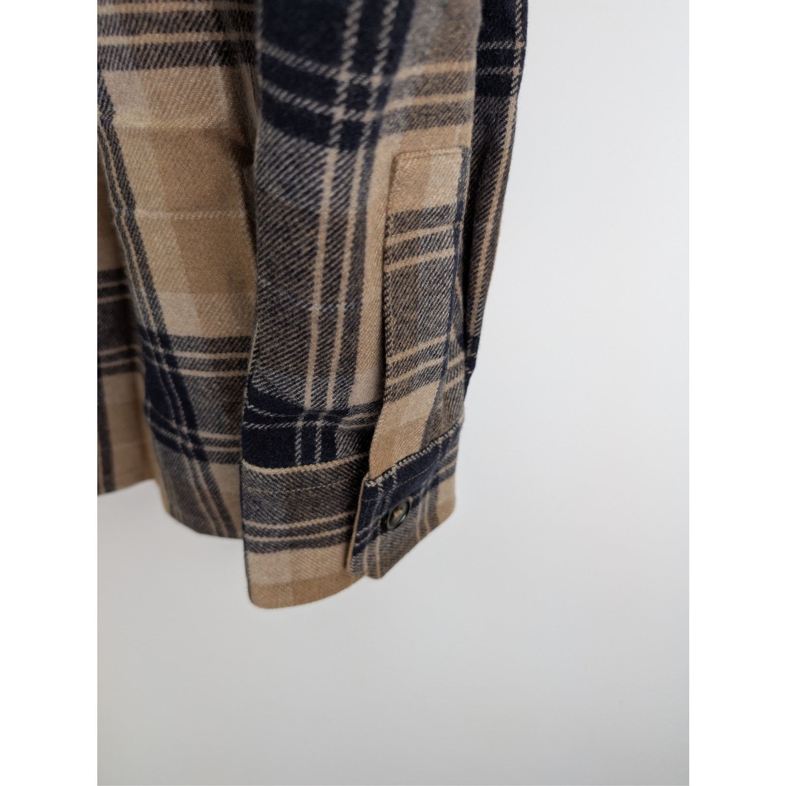 A.P.C. o1rshd1 Surchemise Bobby Button up Shirt in Dark Navy/Beige Size US M / EU 48-50 / 2 - 13 Thumbnail