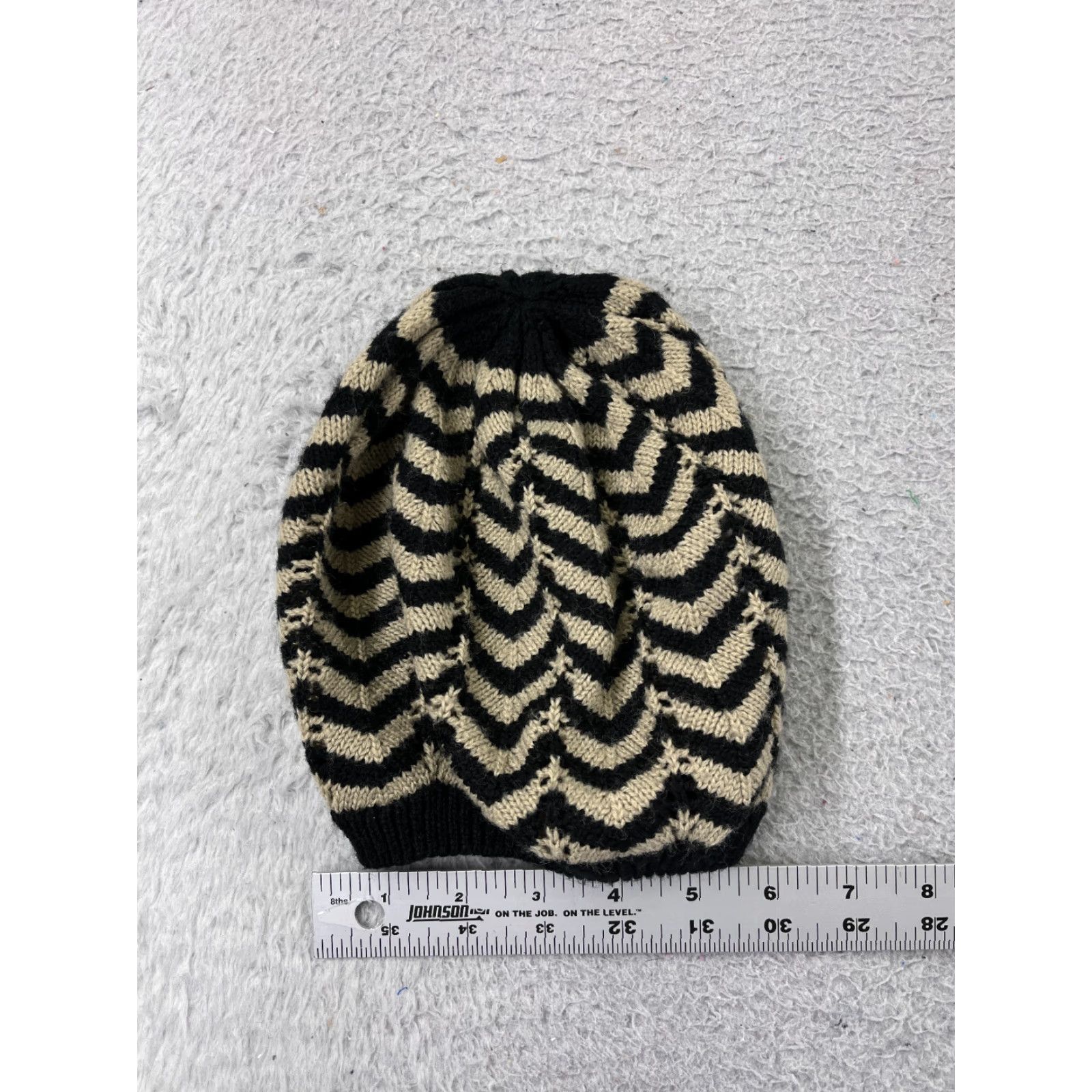 Vintage VINTAGE Beanie/Toque Hat Women's One Size Gray Black Zig Zag Knit 100% Acrylic Beanie Womens Adult One Size Black Ski Theme Mens? Size ONE SIZE - 2 Thumbnail