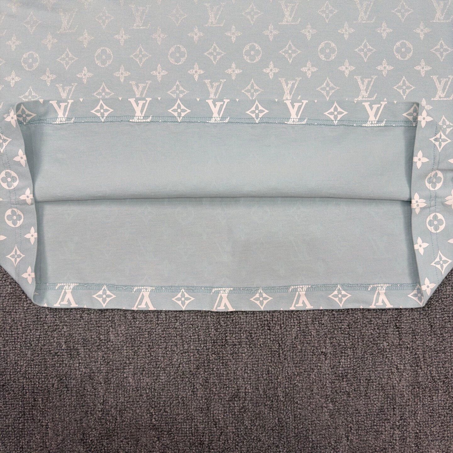 Louis Vuitton LV sky blue gradient print T-shirt XXL like new Size US XXL / EU 58 / 5 - 7 Thumbnail