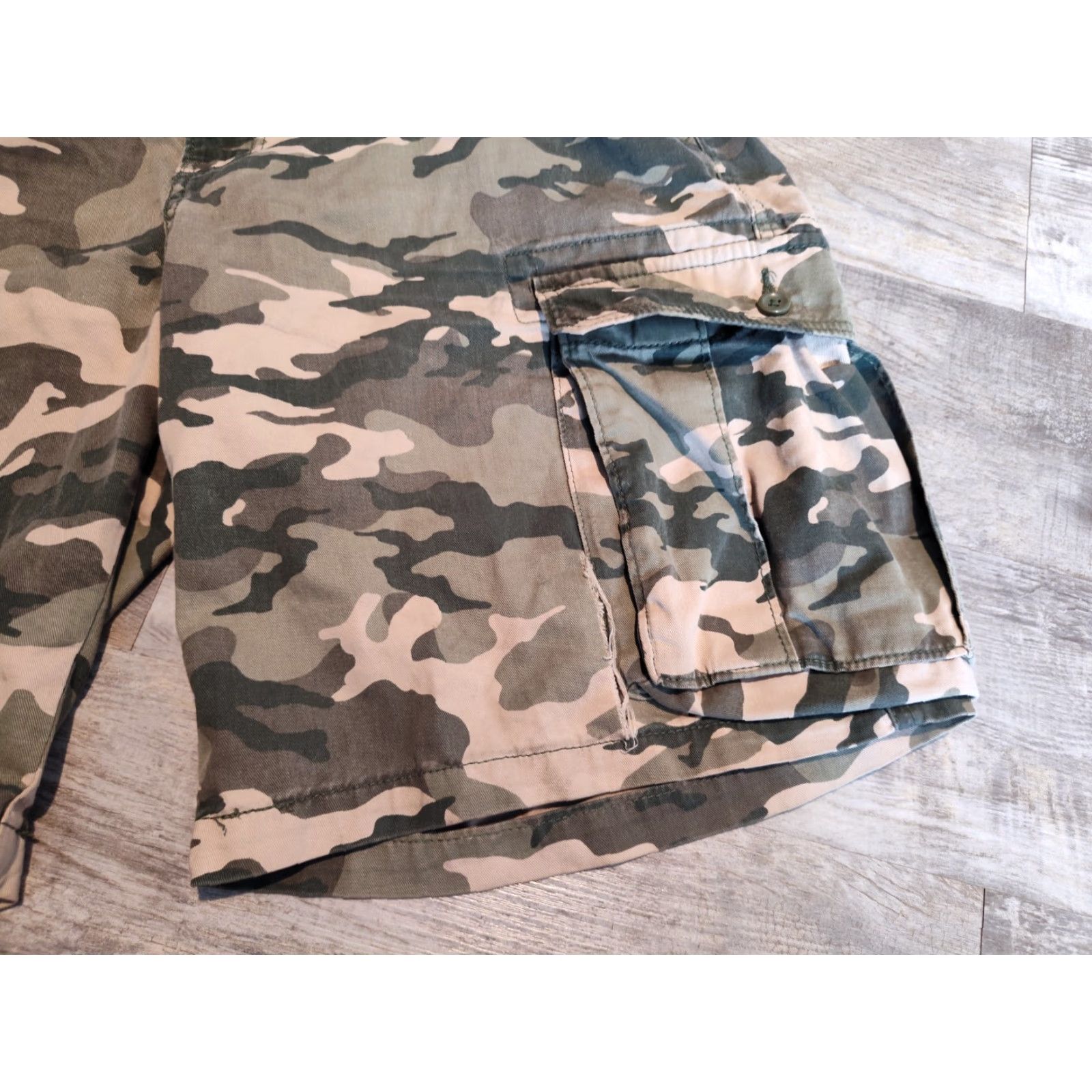 Levi's VINTAGE Levi’s Cargo Shorts Men 36 Camouflage Canvas Casual Workwear Summer Spring Fall Size US 36 / EU 52 - 2 Thumbnail