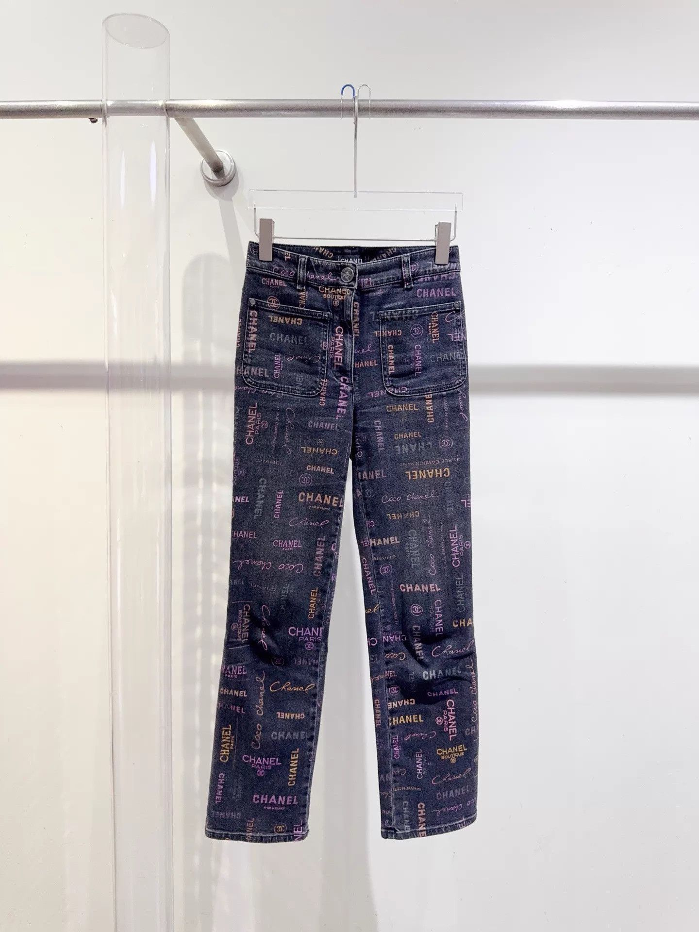 Chanel Chanel 22P Graffiti High-Waisted Jeans 34 Mint Size 25" / US 0 / IT 36 - 1 Thumbnail