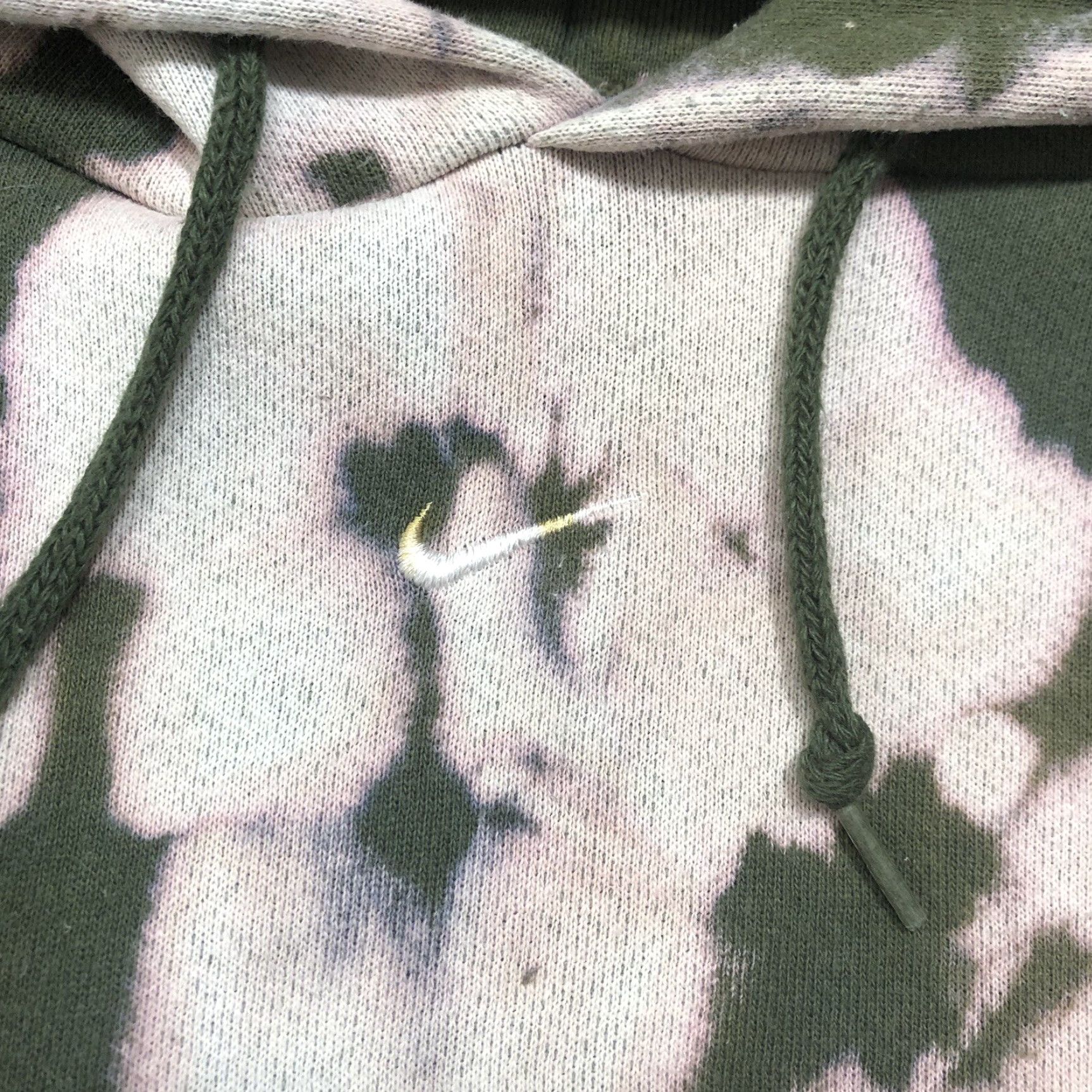 Nike VINTAGE Nike Hoodie Men XL Green Tie Dye Swoosh 90s Center Pullover Sweatshirt with Pockets Size US XL / EU 56 / 4 - 6 Thumbnail