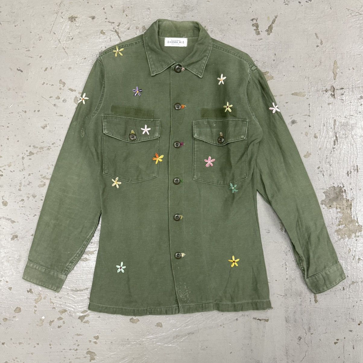 Vintage 1960s Shanana Mil Embroidered Daisy Utility Shirt in Olive Size US M / EU 48-50 / 2 - 1 Thumbnail