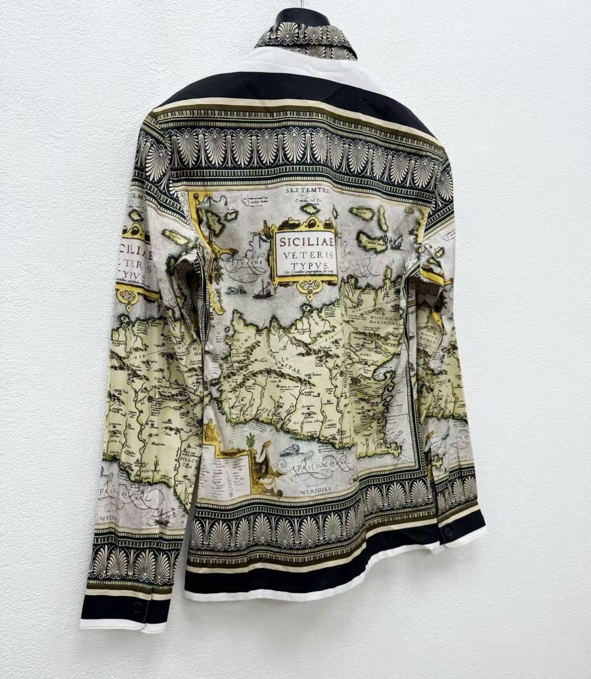Dolce & Gabbana Dolce & Gabbana 100% Cotton Long Sleeve Shirt J30 Size US S / EU 44-46 / 1 - 5 Thumbnail