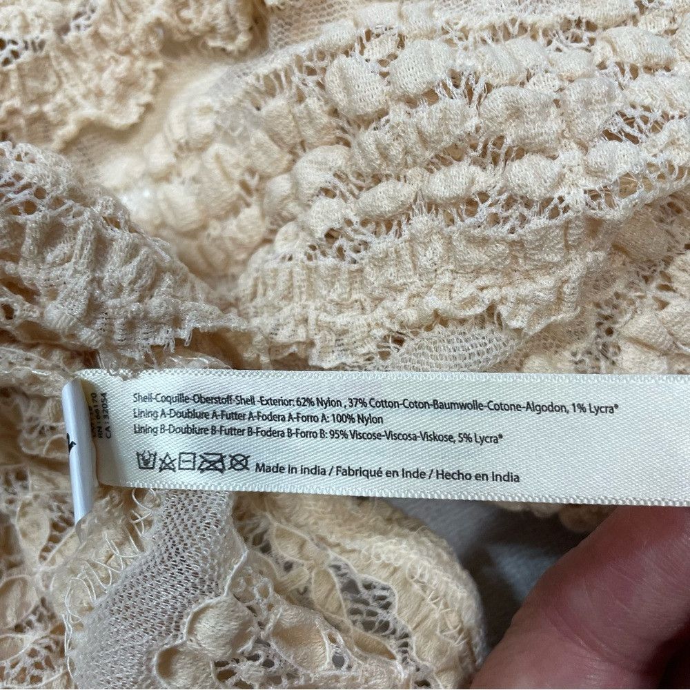 Free People NWT New Free People Cream Lace Sanna Bodysuit Size L Size L / US 10 / IT 46 - 8 Thumbnail