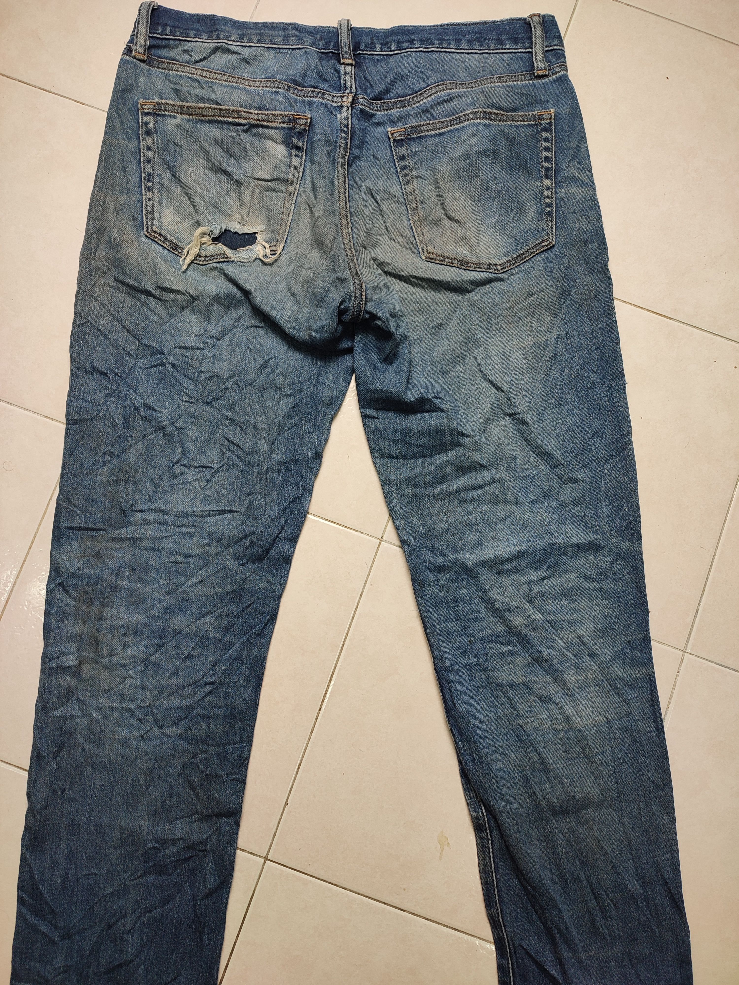 Uniqlo Crazy Vintage Uniqlo Distressed Jeans Size US 33 - 10 Thumbnail