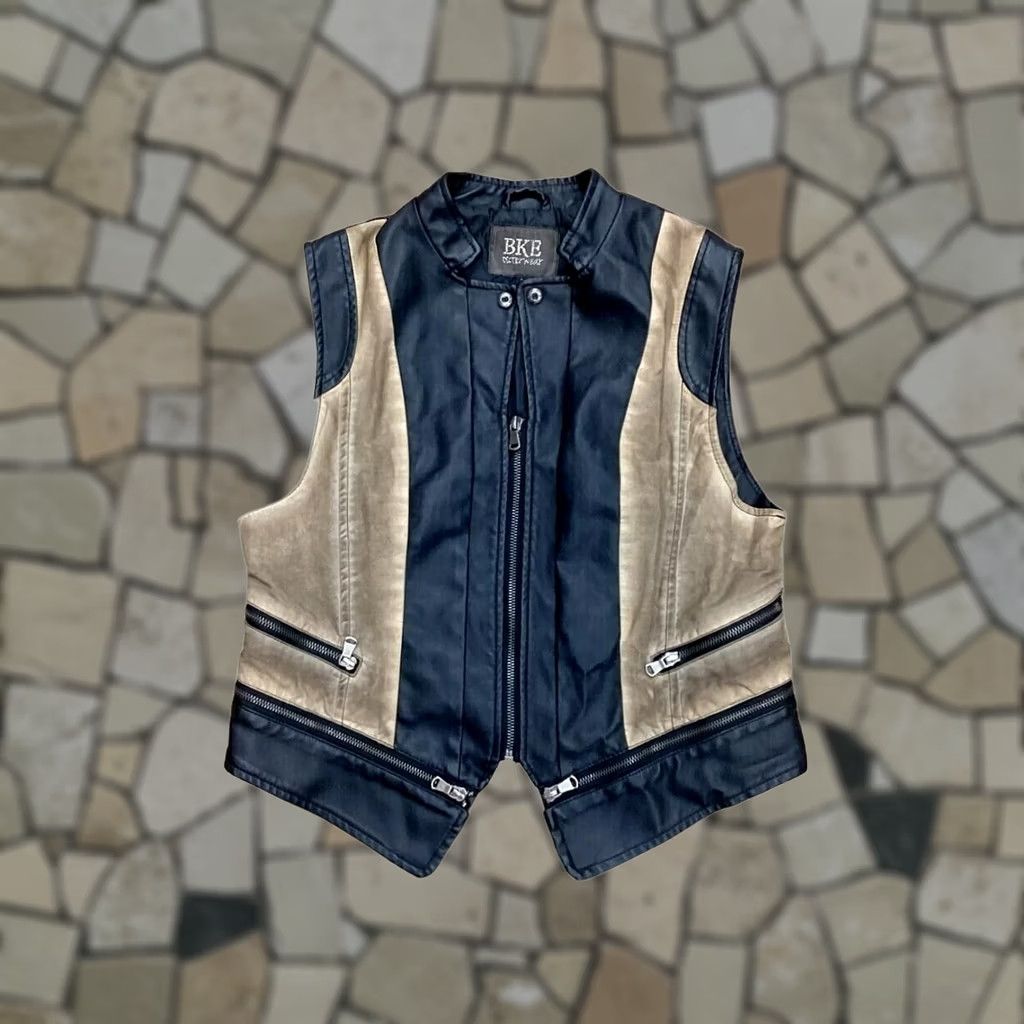 BKE VINTAGE? No. BKE Leather Vest Women L Black Biker Vest 916 Women Leather Outerwear Size L Short Size L / US 10 / IT 46 - 1 Thumbnail