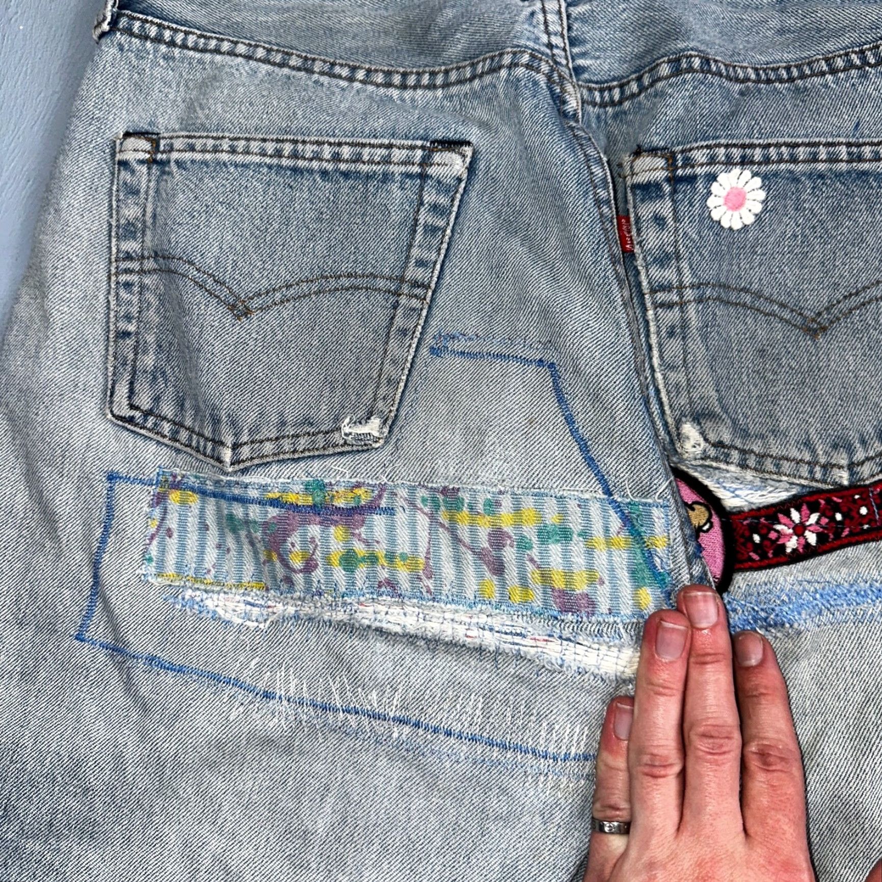 Levi's VINTAGE Levi's 501 Jeans Men 29x32 Light Wash Blue 80s USA Distressed Slim Fit Size US 29 - 4 Thumbnail