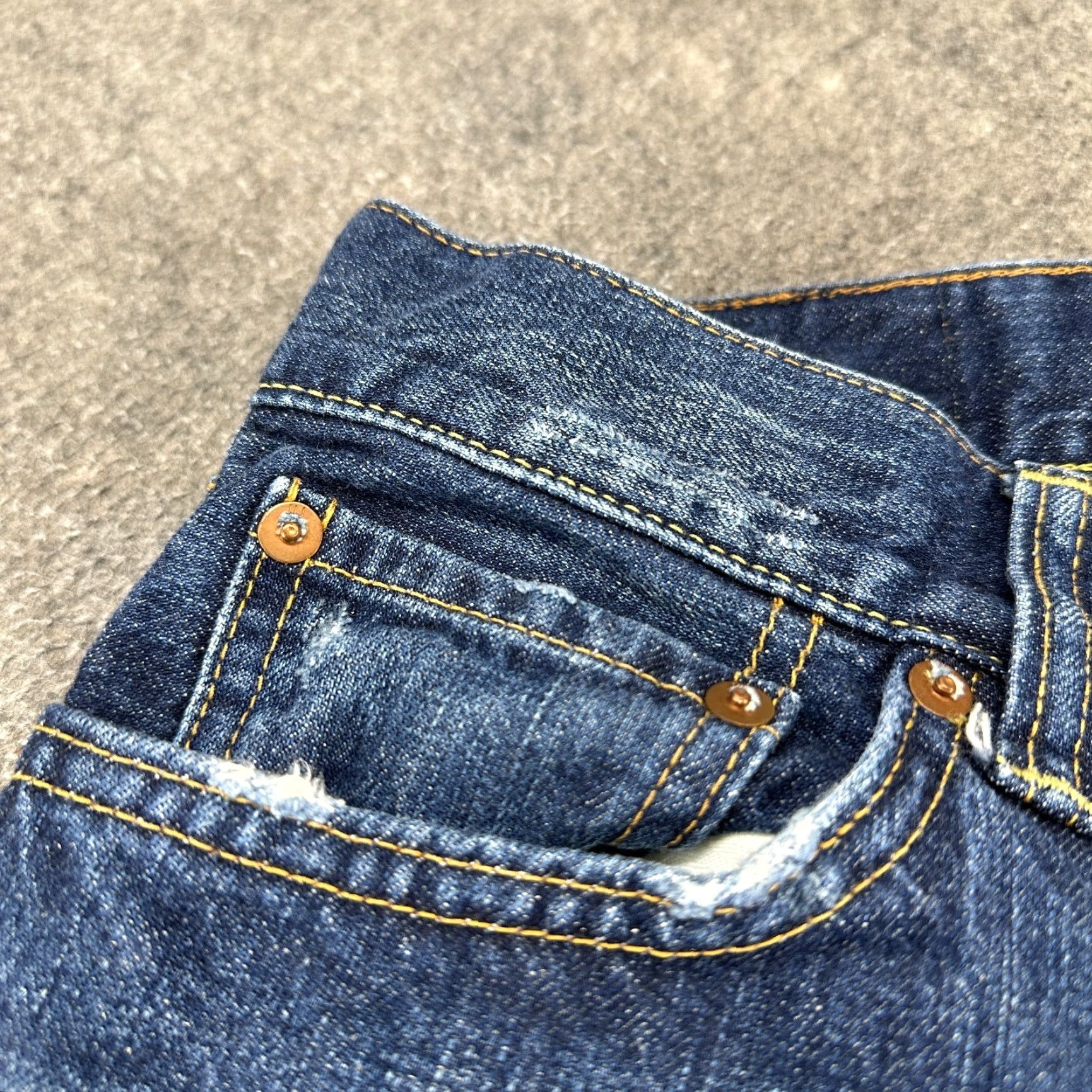 Uniqlo Uniqlo Jeans Men 33x29 Blue Denim Straight Regular Fit Dark Wash City USA Style Thread: Denim - Jeans - Uniqlo - Men - 33x29 Size US 33 - 3 Thumbnail