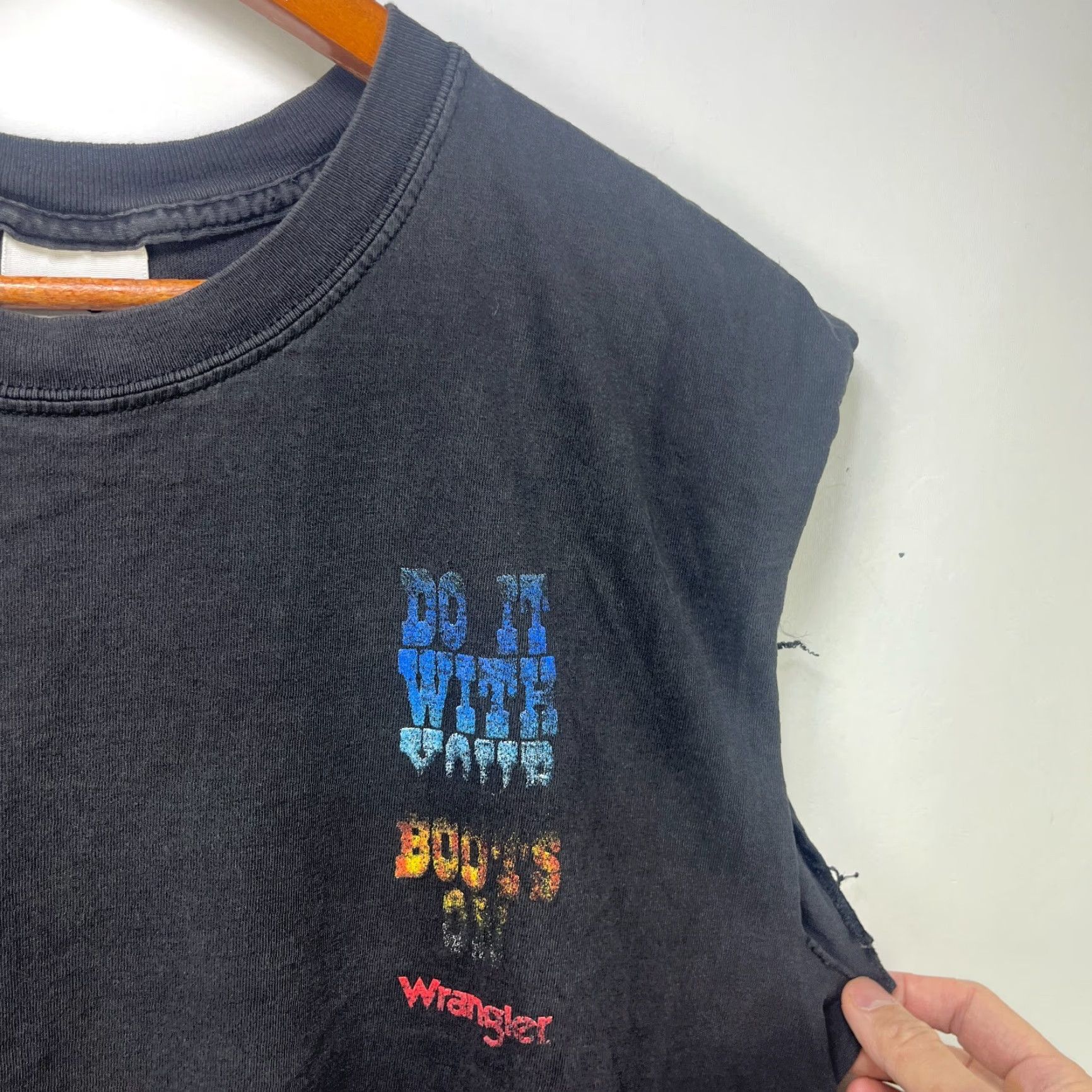 Wrangler VINTAGE Wrangler Cowboy Sleeveless Shirt L Black 90s Mens T-Shirt Size US L / EU 52-54 / 3 - 5 Thumbnail