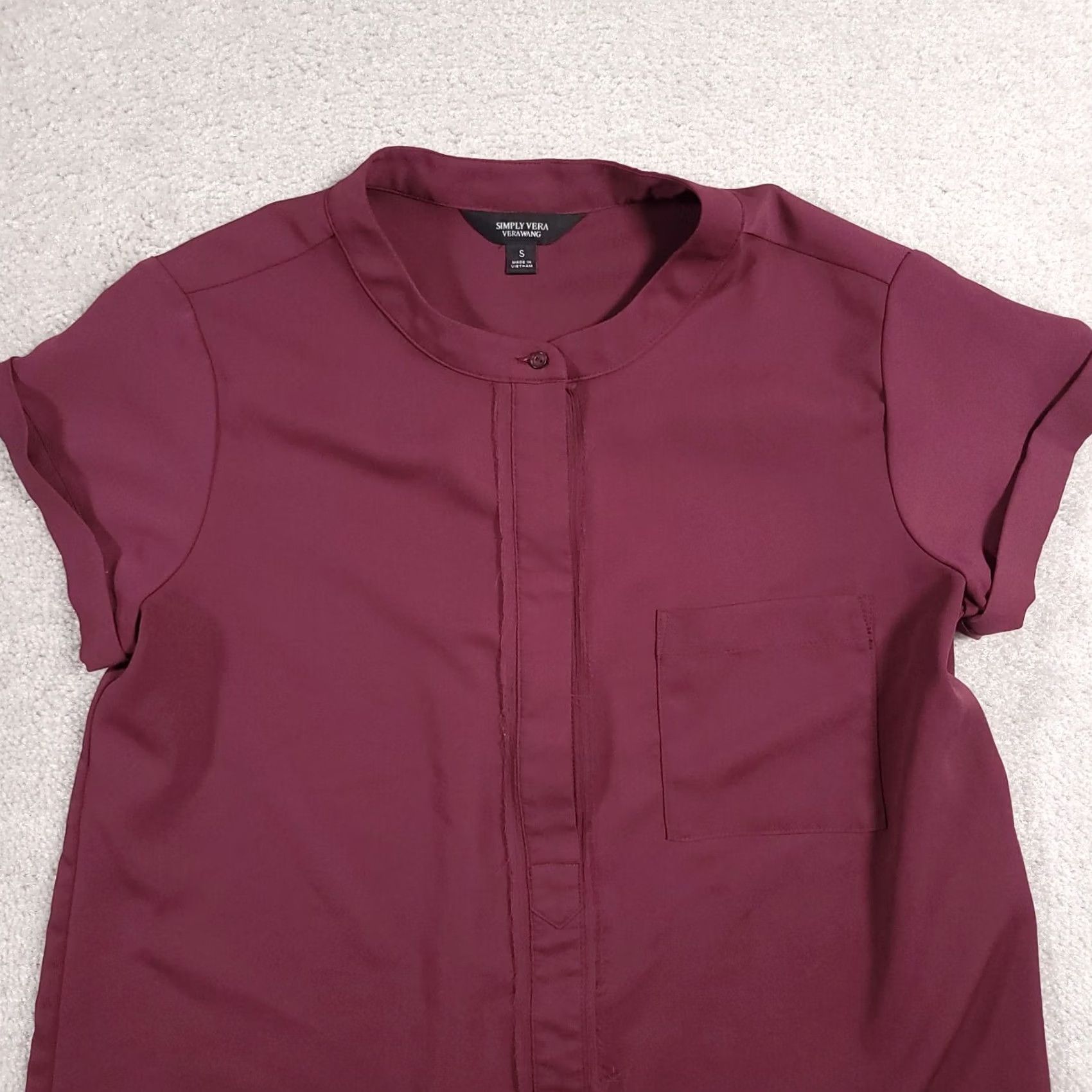 Vintage VINTAGE? No. Simply Vera Verawang Shirt Women S Short Sleeve Blouse Pink Henley Shirt Women S Pink Henley Blouse Size S / US 4 / IT 40 - 3 Thumbnail