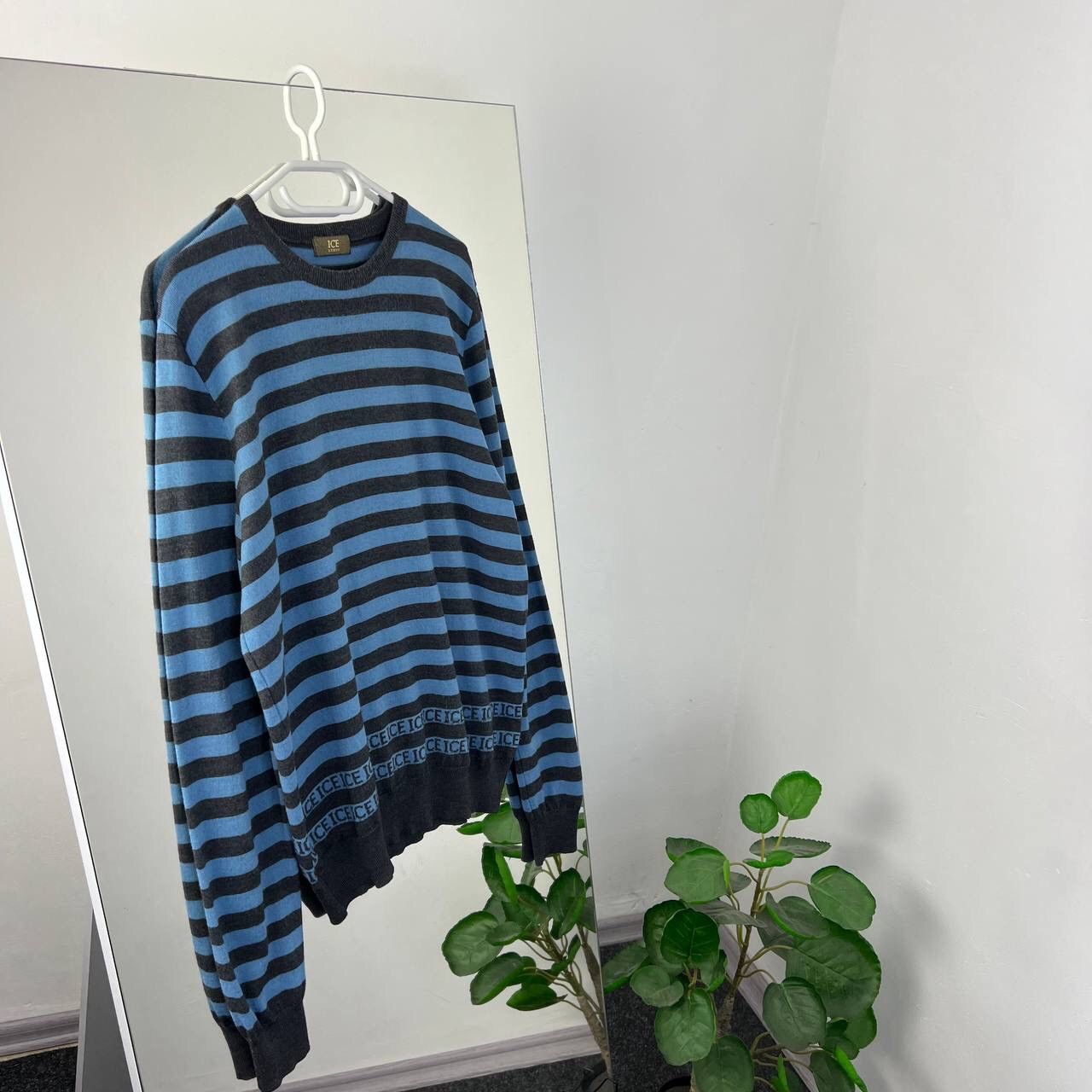 Iceberg Vintage Iceberg Sweater Crewneck Y2k Style Size US XL / EU 56 / 4 - 1 Thumbnail