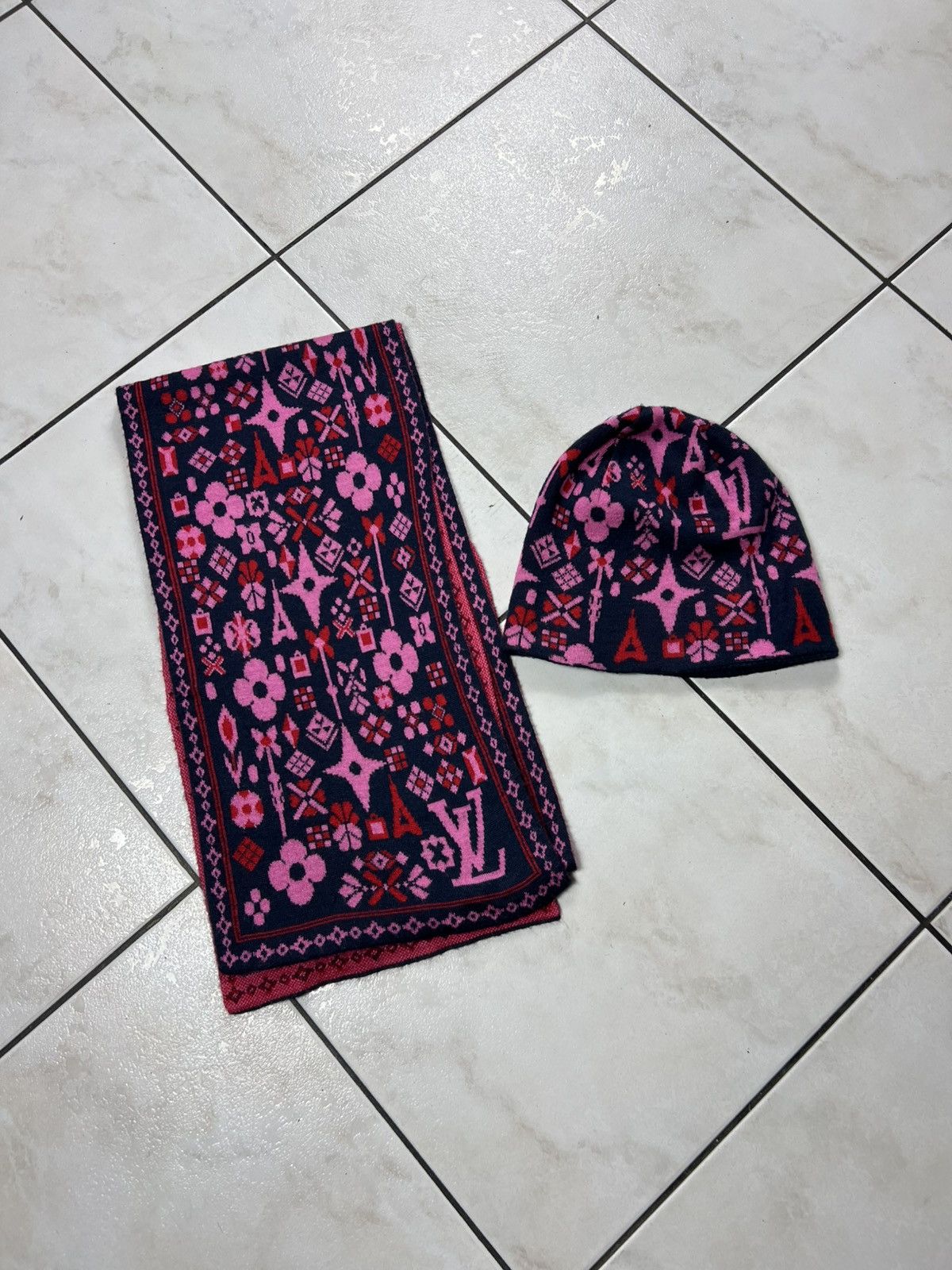 Louis Vuitton Vintage Louis Vuitton set hat+scarf floral monogram luxury Size ONE SIZE - 20 Thumbnail