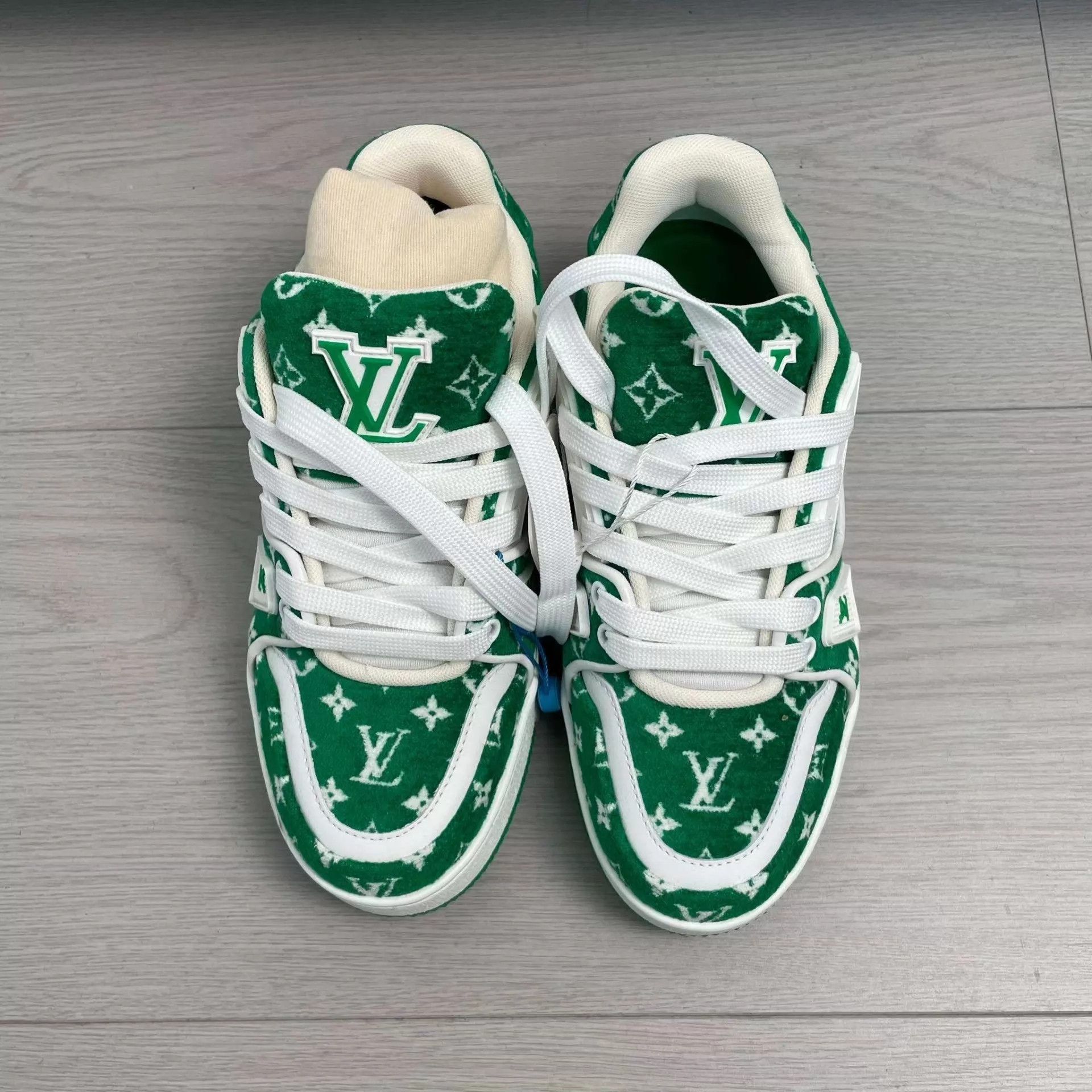 Louis Vuitton LV Trainer White Green Flocked 35.5 Size US 5 / IT 35 - 1 Thumbnail