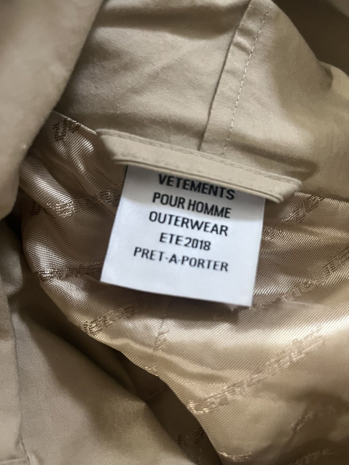 Vetements S Vetements back logo Tape logo oversized trench coat Size US S / EU 44-46 / 1 - 9 Thumbnail