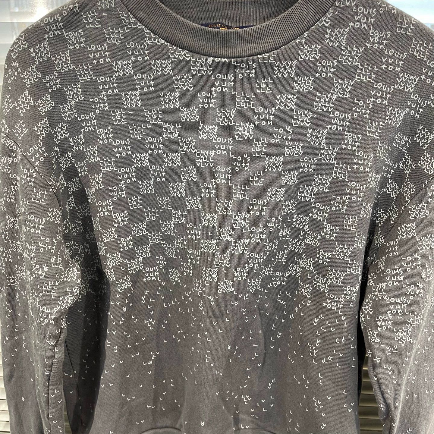 Louis Vuitton Louis Vuitton Damier Gradient Paper Plane Sweatshirt S Size US S / EU 44-46 / 1 - 4 Thumbnail