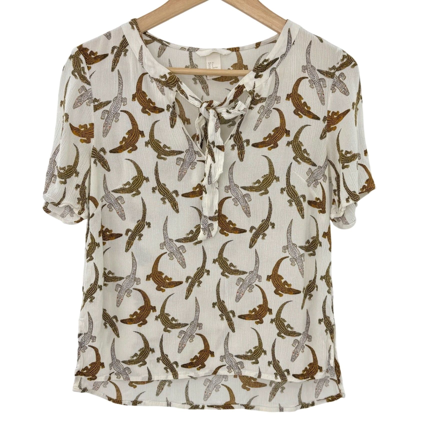 H&M H&M Women's White Alligator Print Tie Neck Short Sleeve Blouse Size 2 Office Size XS / US 0-2 / IT 36-38 - 2 Thumbnail