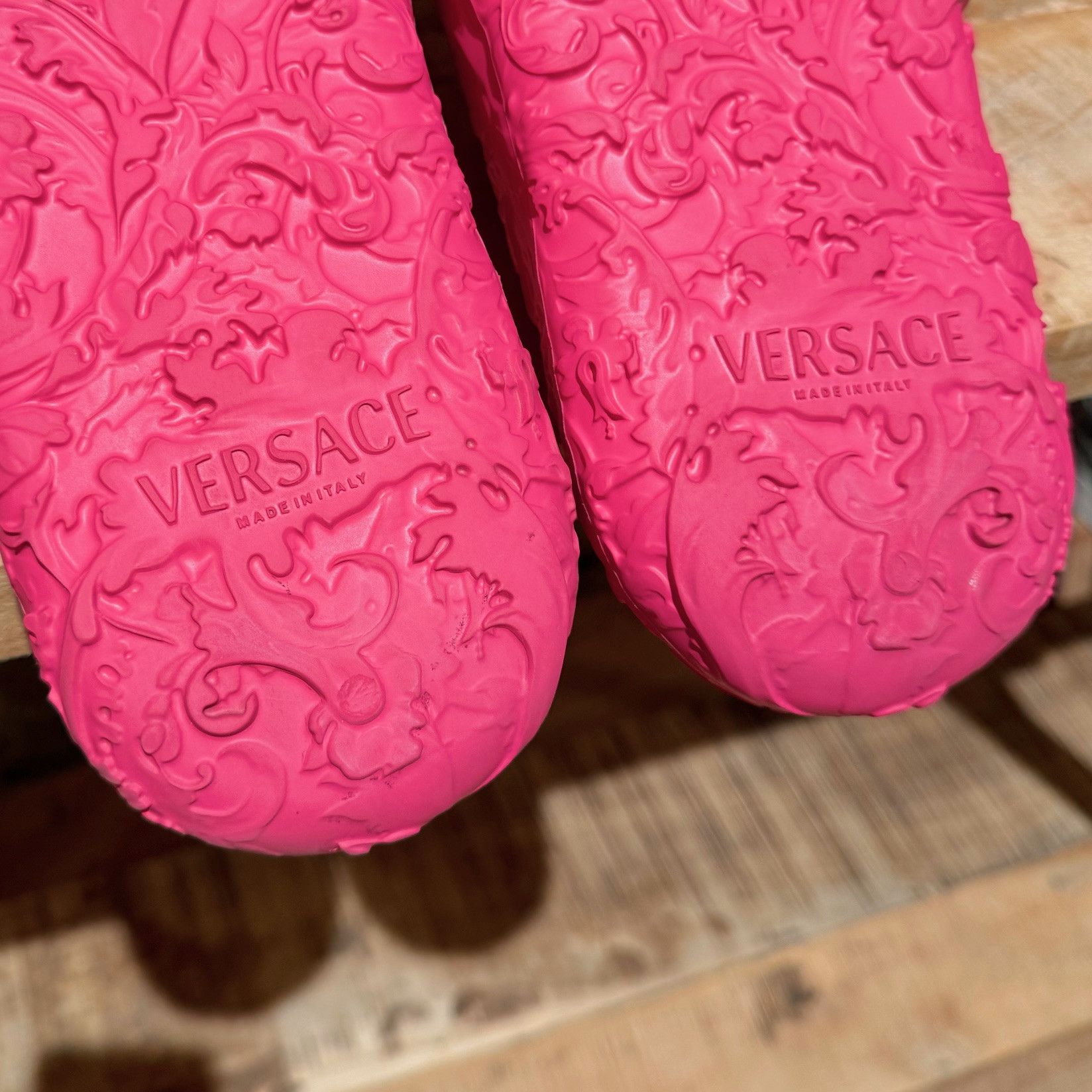 Versace Versace Pink Barocco Medusa Dimension Pool Slides Size US 7 / EU 40 - 10 Thumbnail