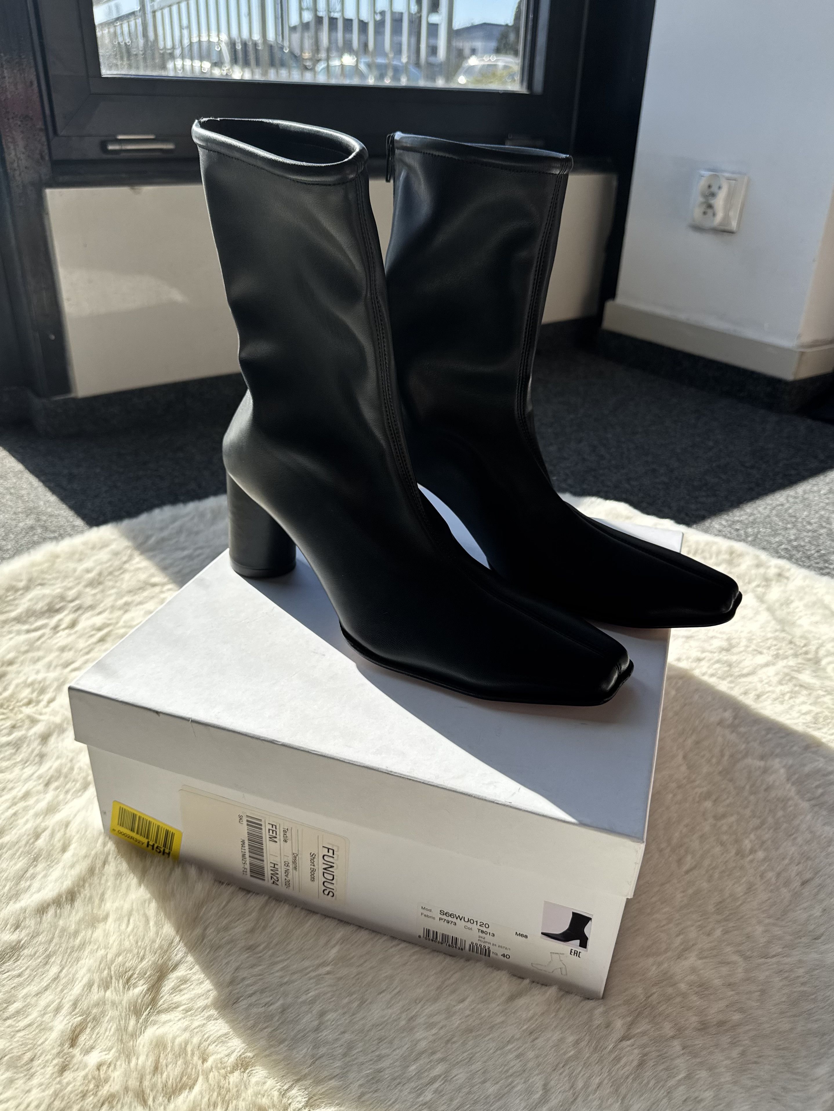 Maison Margiela Maison Margiela MM6 black leather ankle boots 40 Size US 10 / IT 40 - 11 Thumbnail